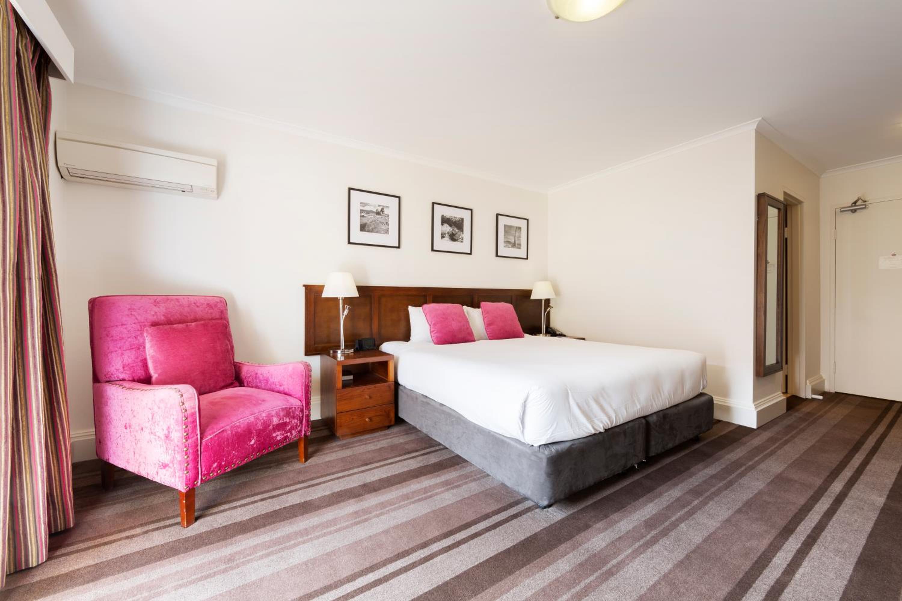 Superior King Room - Photo 4