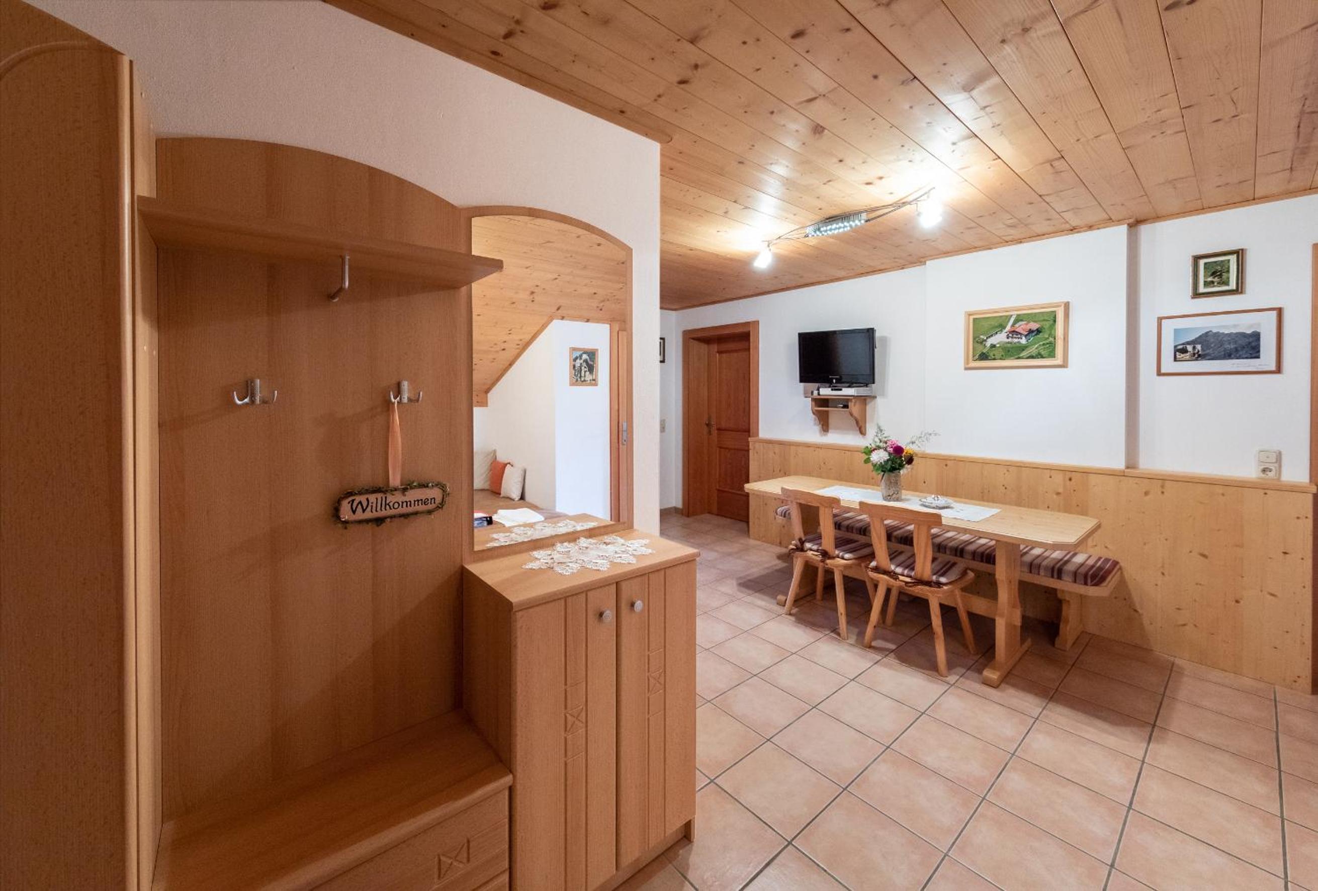 Apartment with Mountain View