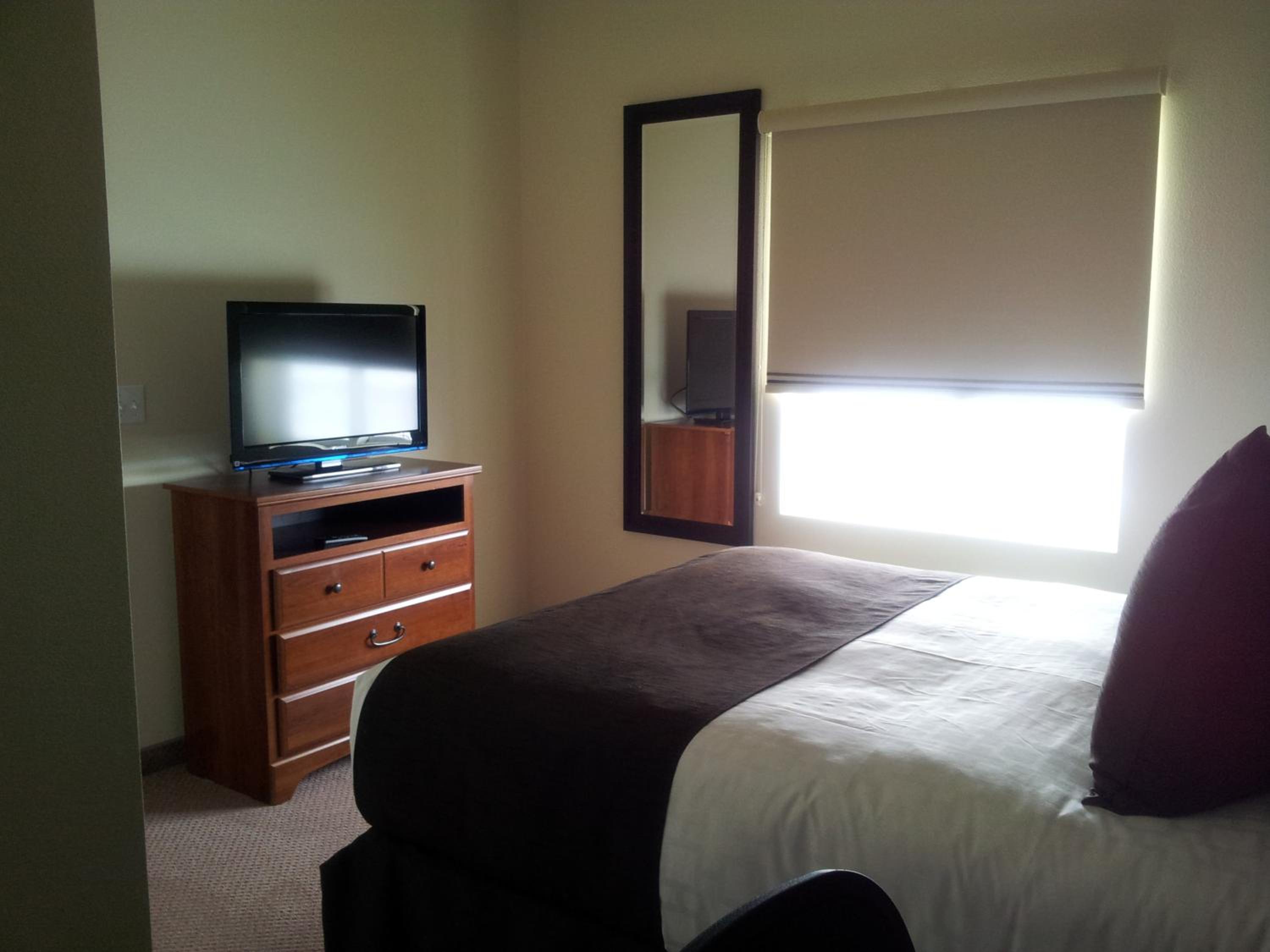 One-Bedroom Queen Suite photo 3
