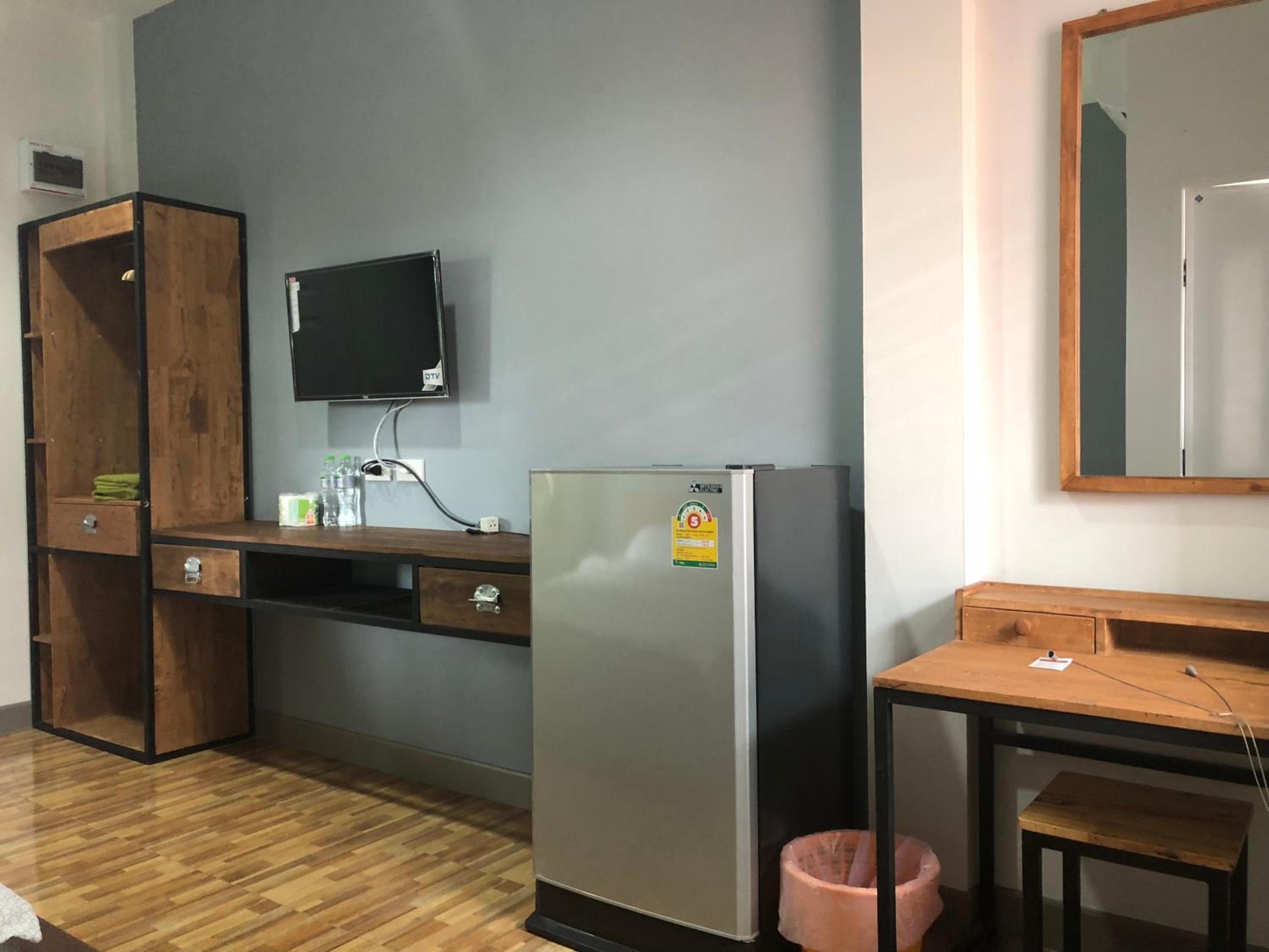 Budget Double Room - Photo 13