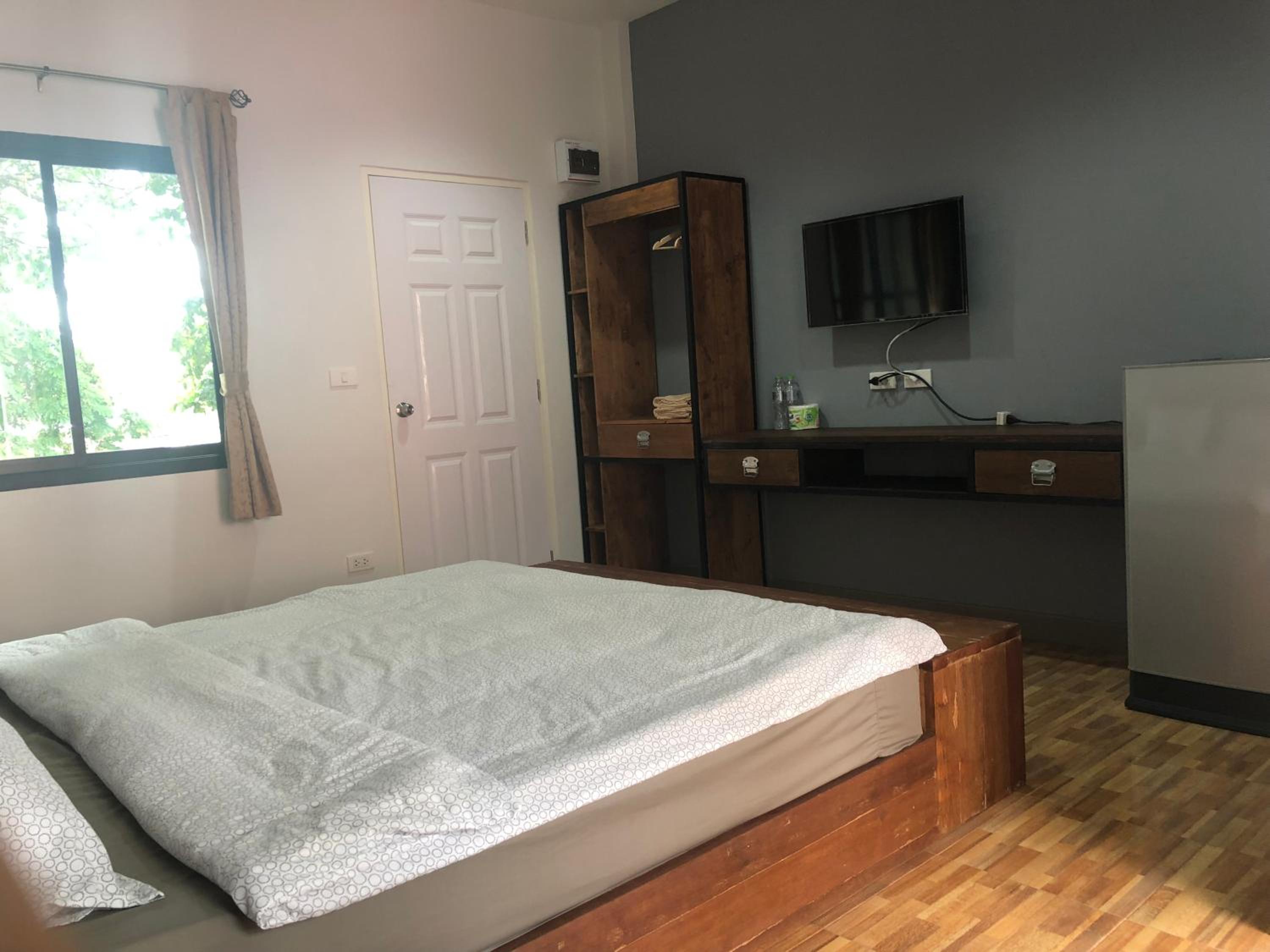 Budget Double Room - Photo 12
