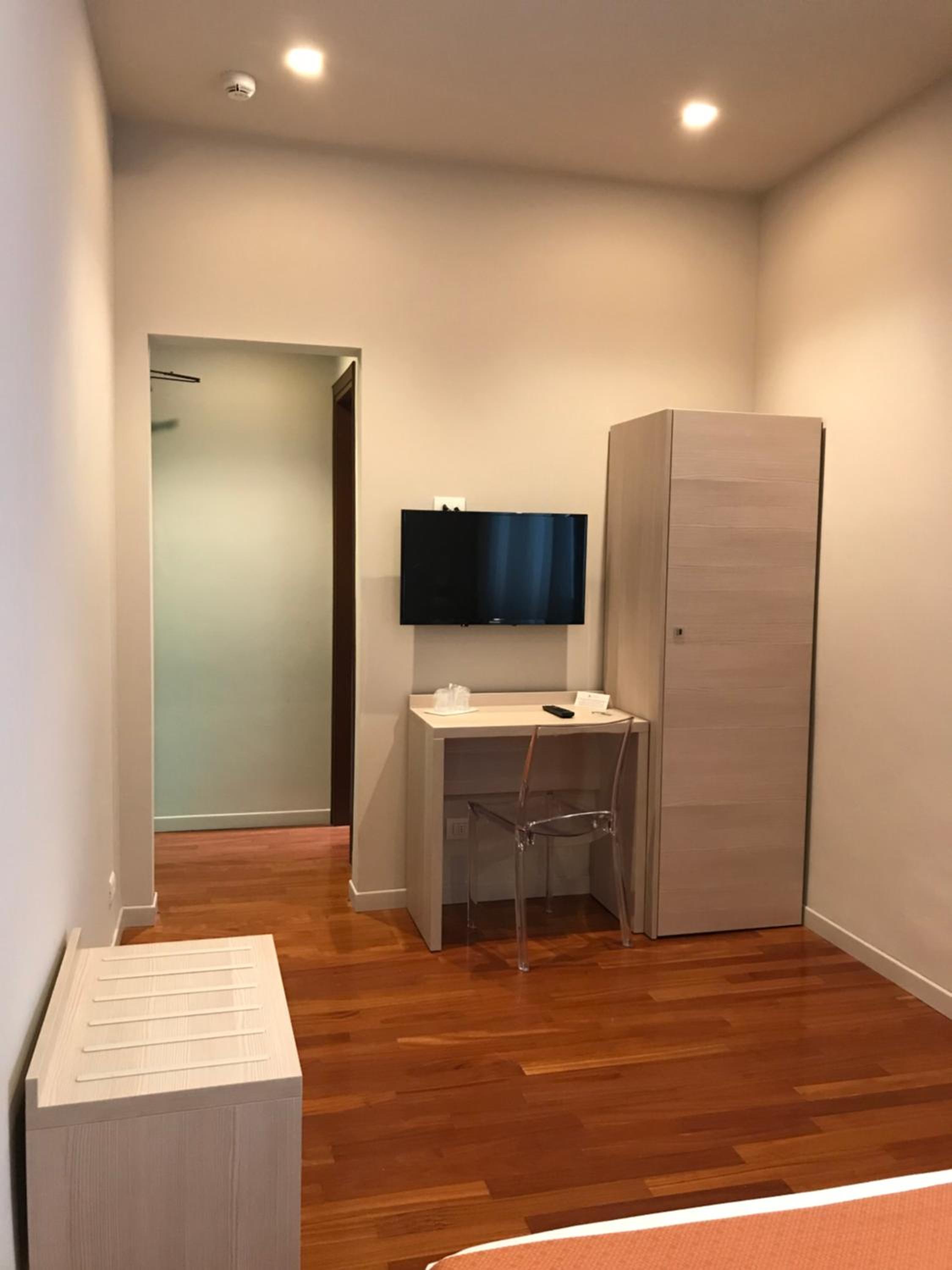 Double or Twin Room photo 3