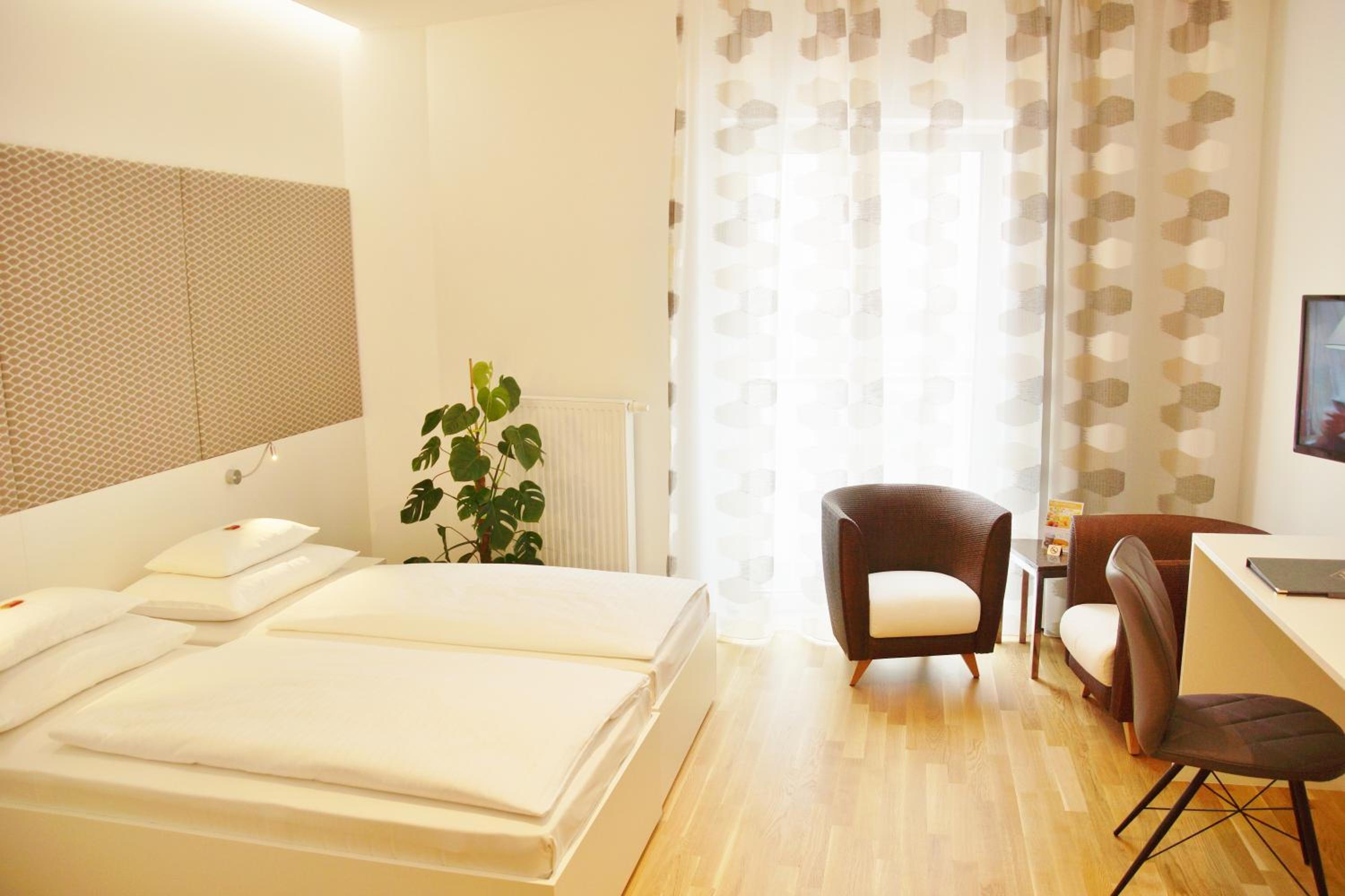 Business Double Room - Photo 5