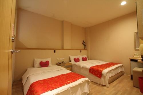 Special Offer - Triple no window Room with Sun Moon Lake boat ticket photo 1