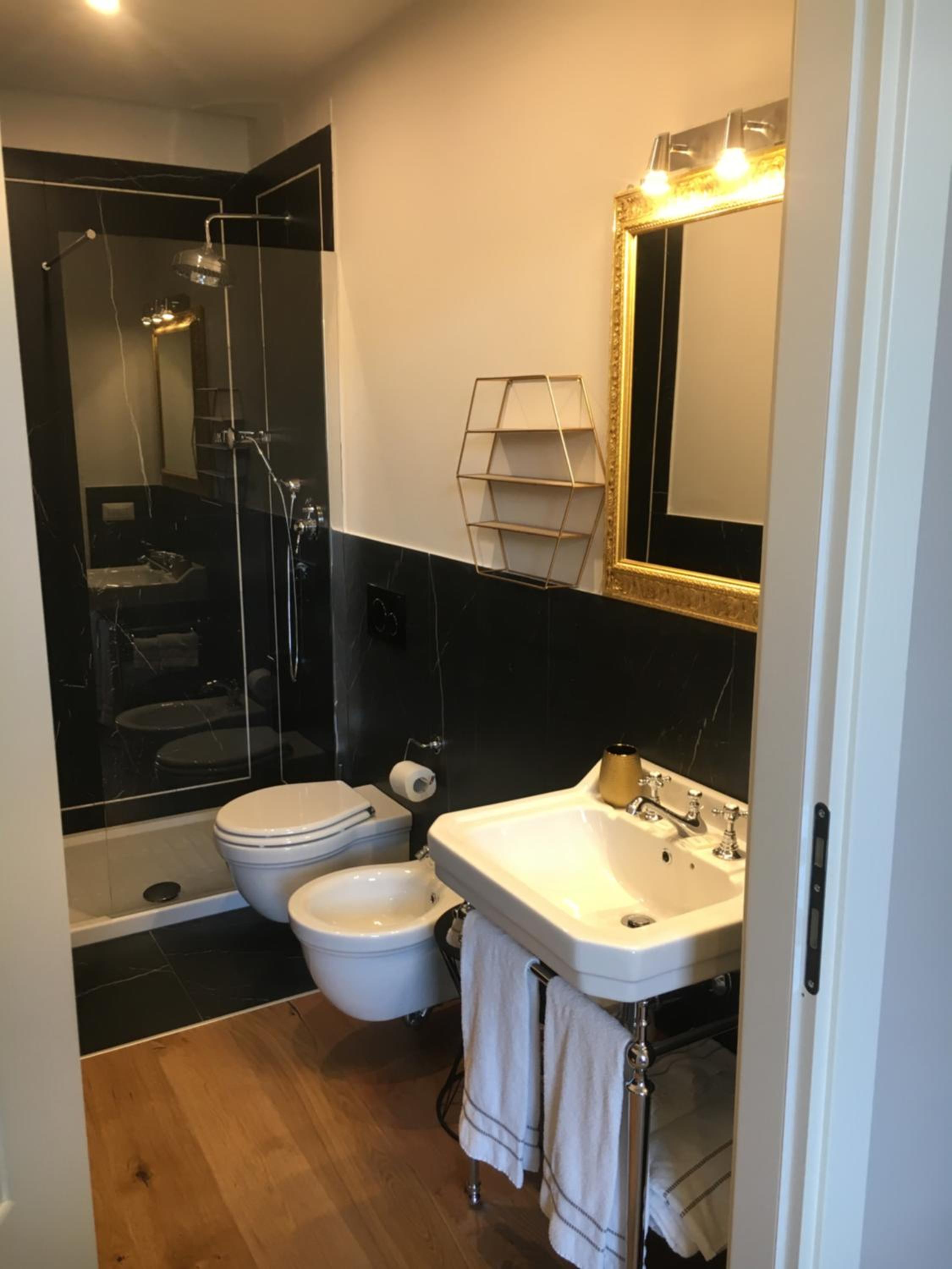 Deluxe Double or Twin Room with City View photo 3