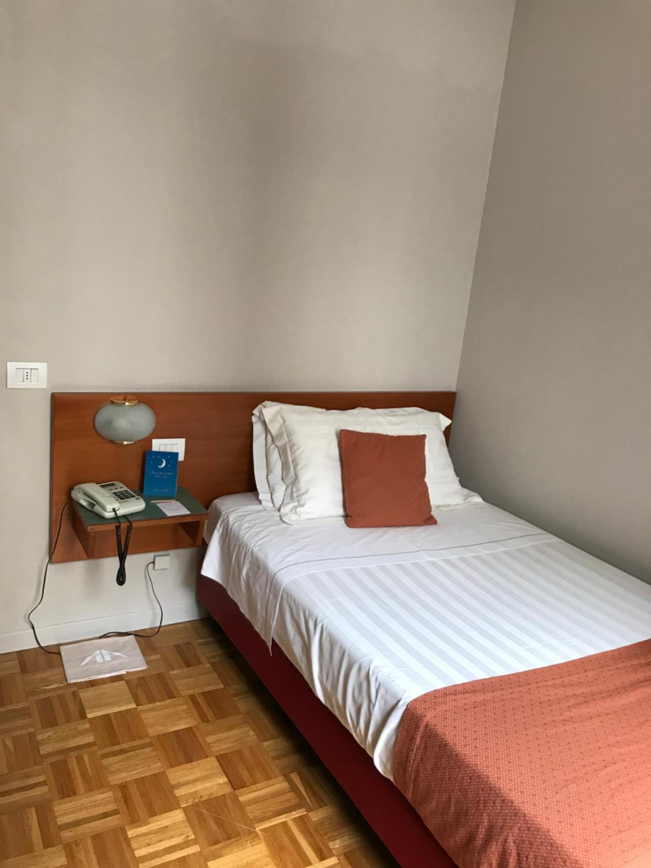 Single Room photo 1