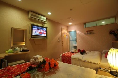 Standard Triple Room no window photo 3