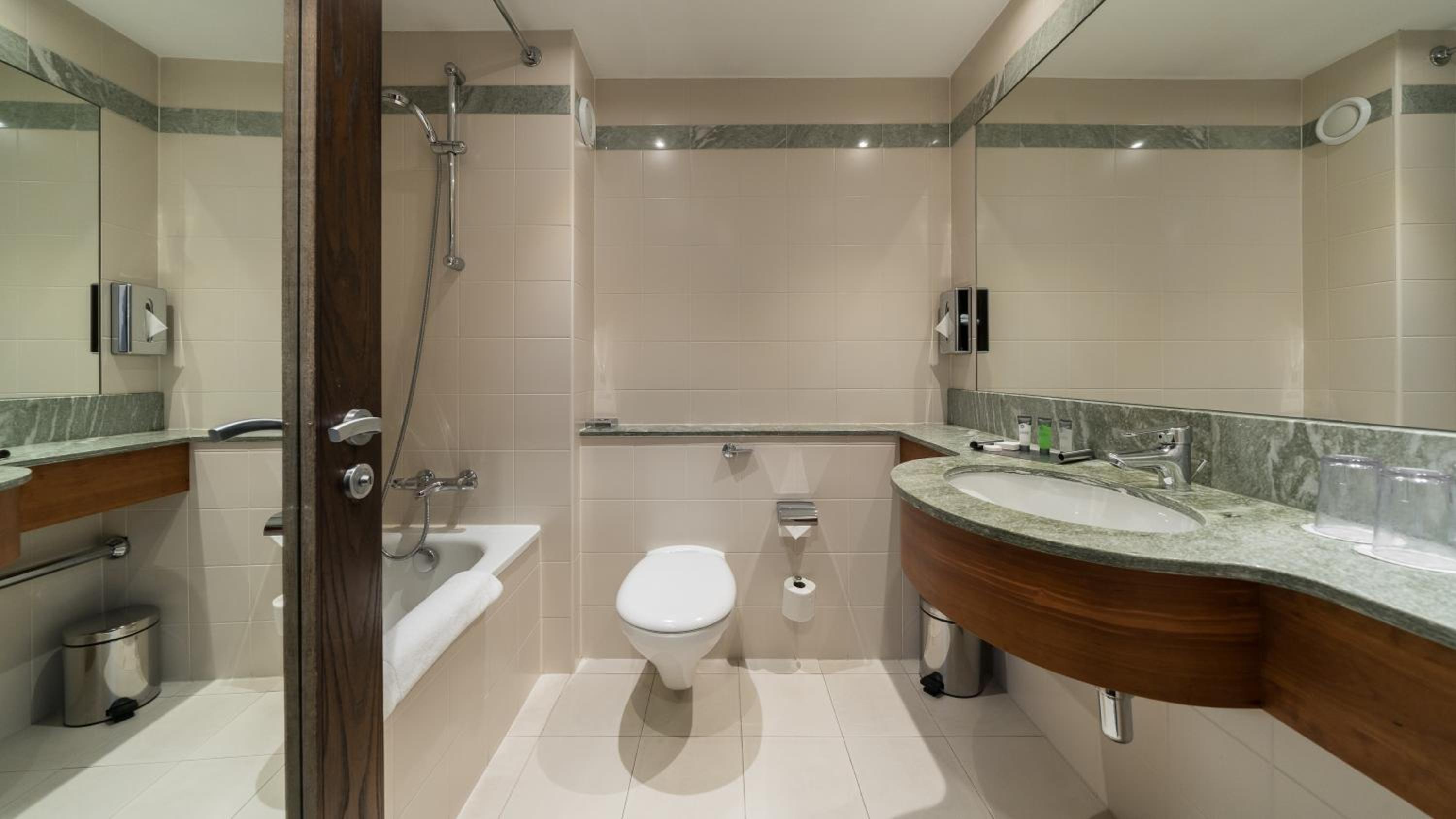 Executive King Room - Photo 2