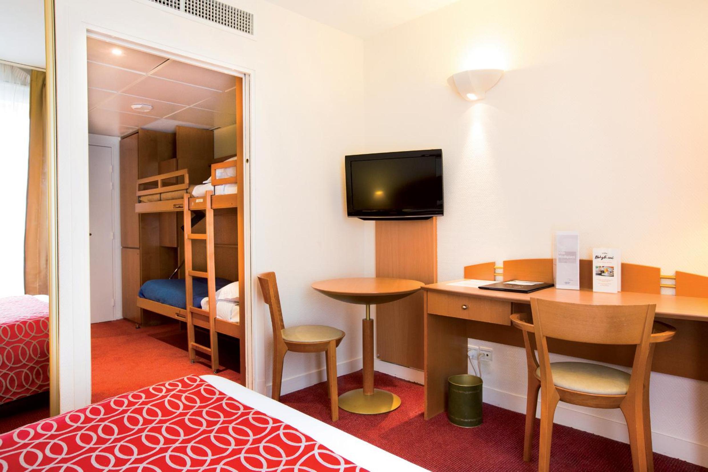 Family Room (2 Adults + 2 Children from 6 to 11 years old)