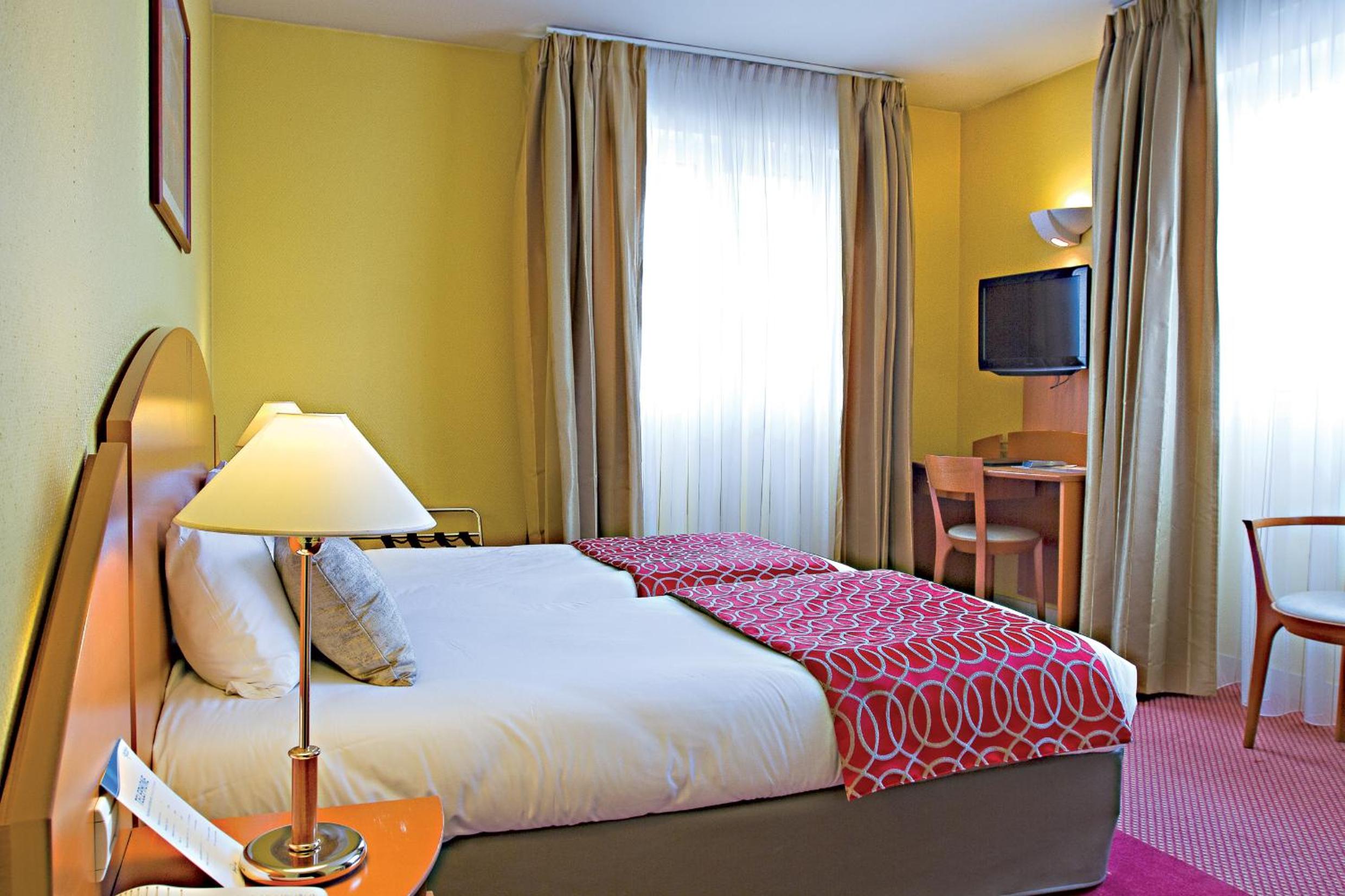 Family Room (2 Adults + 2 Children from 6 to 11 years old)