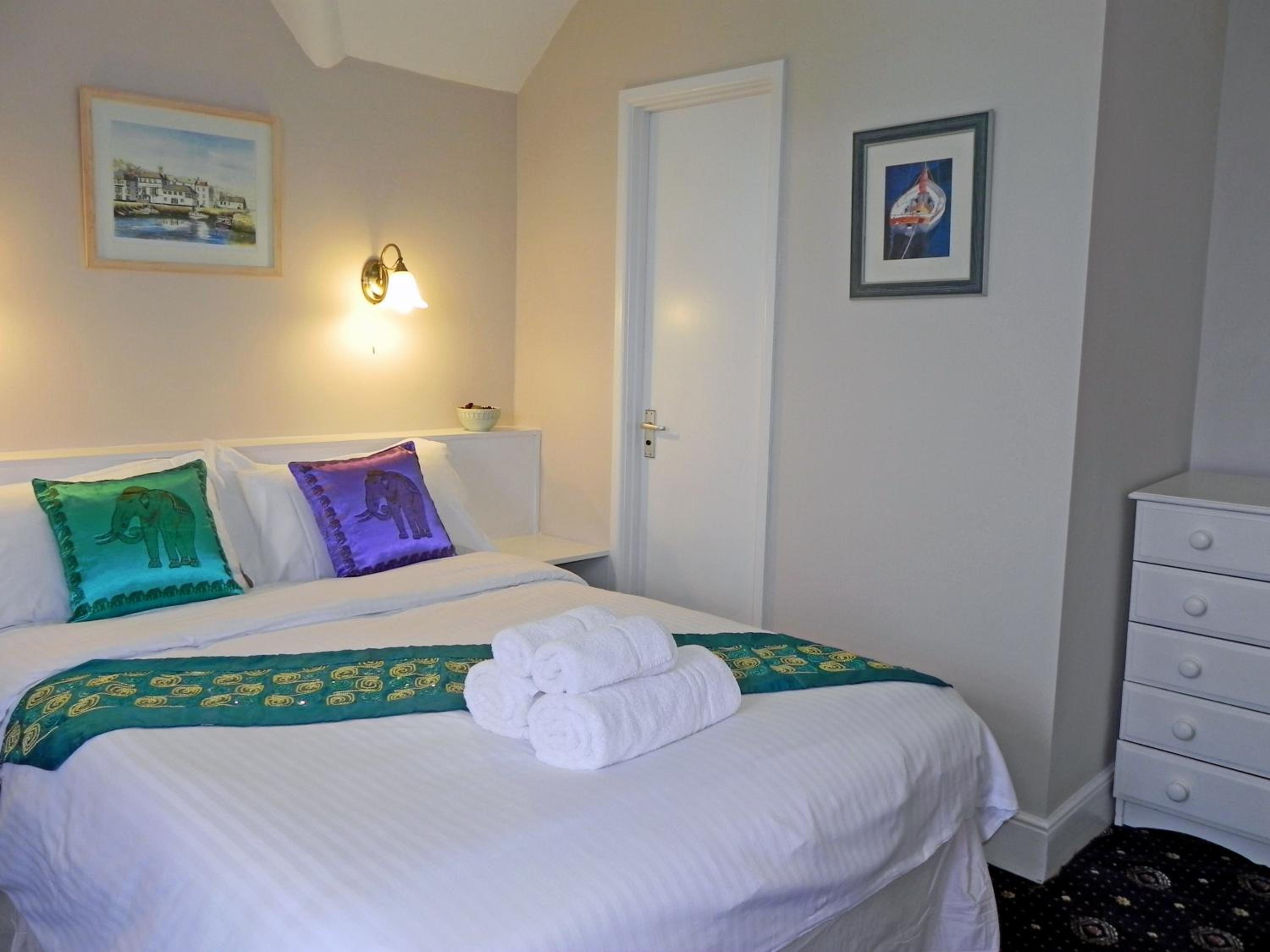 Medium Double Room with Sea Views - Room 10 photo 2