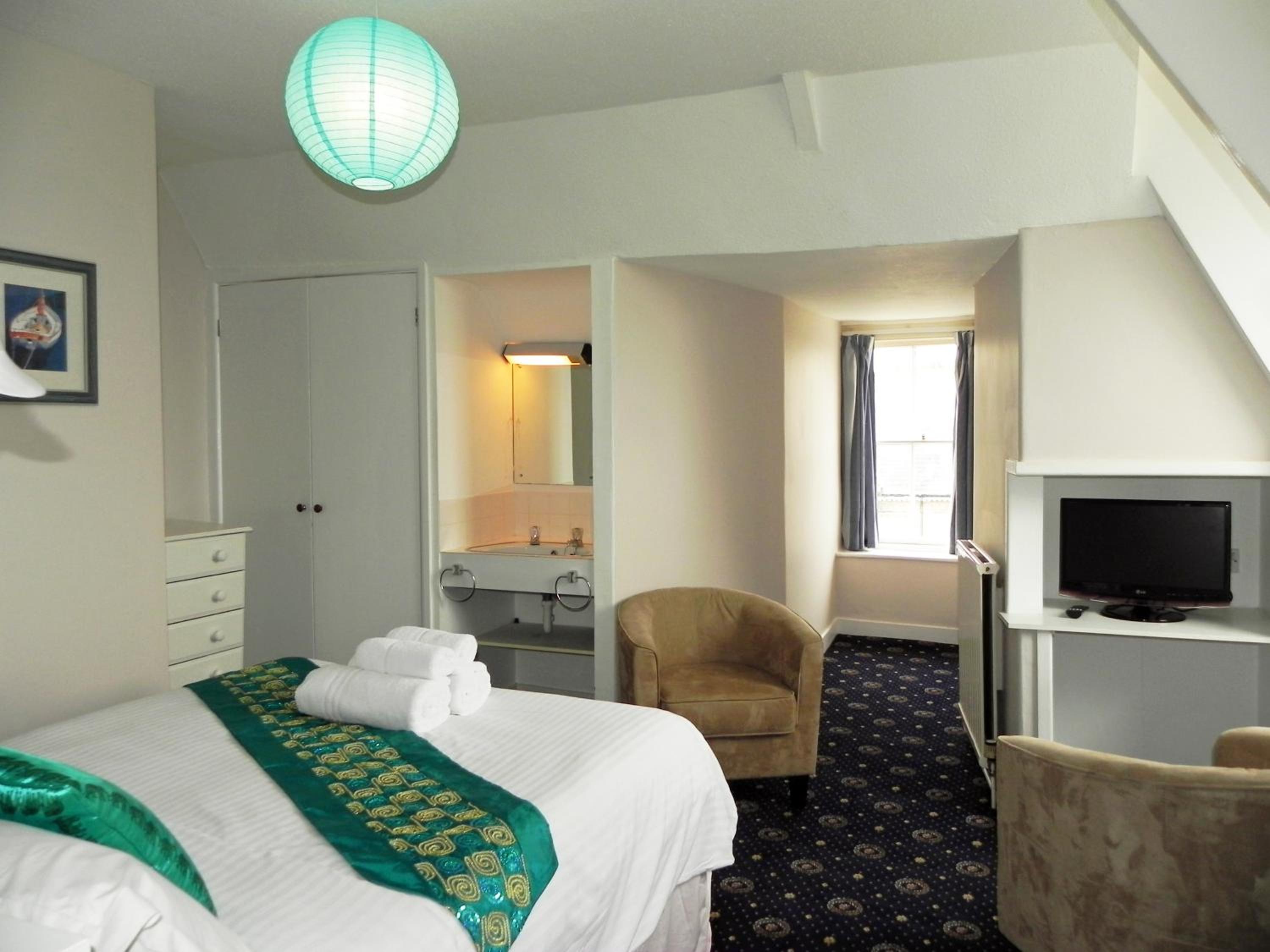 Medium Double Room with Sea Views - Room 10 photo 3