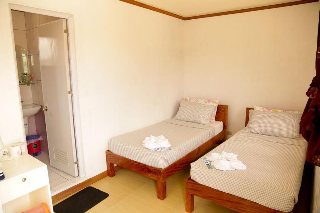 Twin Room with Private Bathroom - Photo 6