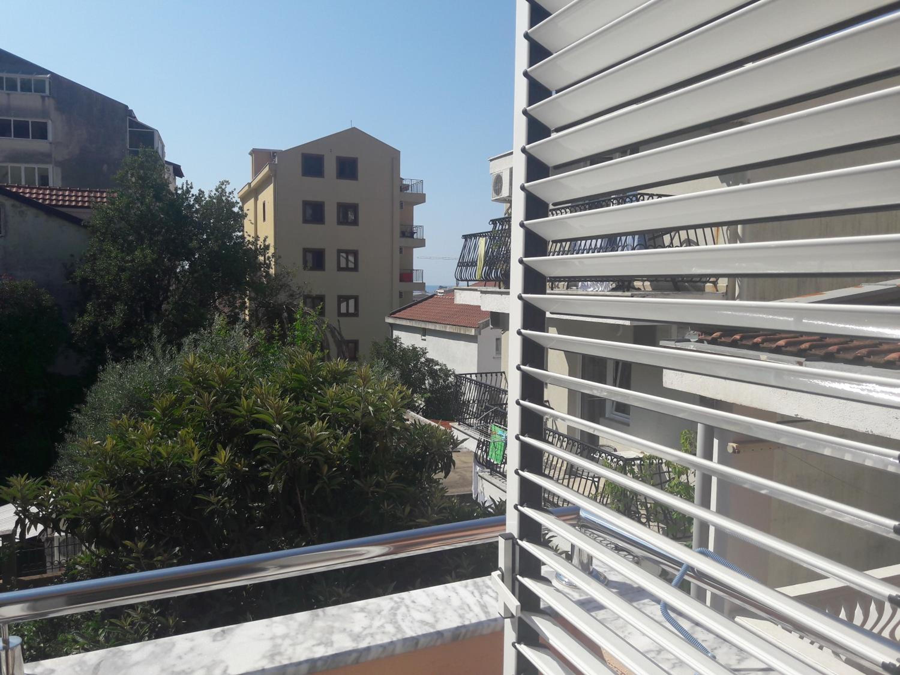 Economy Double Room with Balcony and Garden View - Photo 10