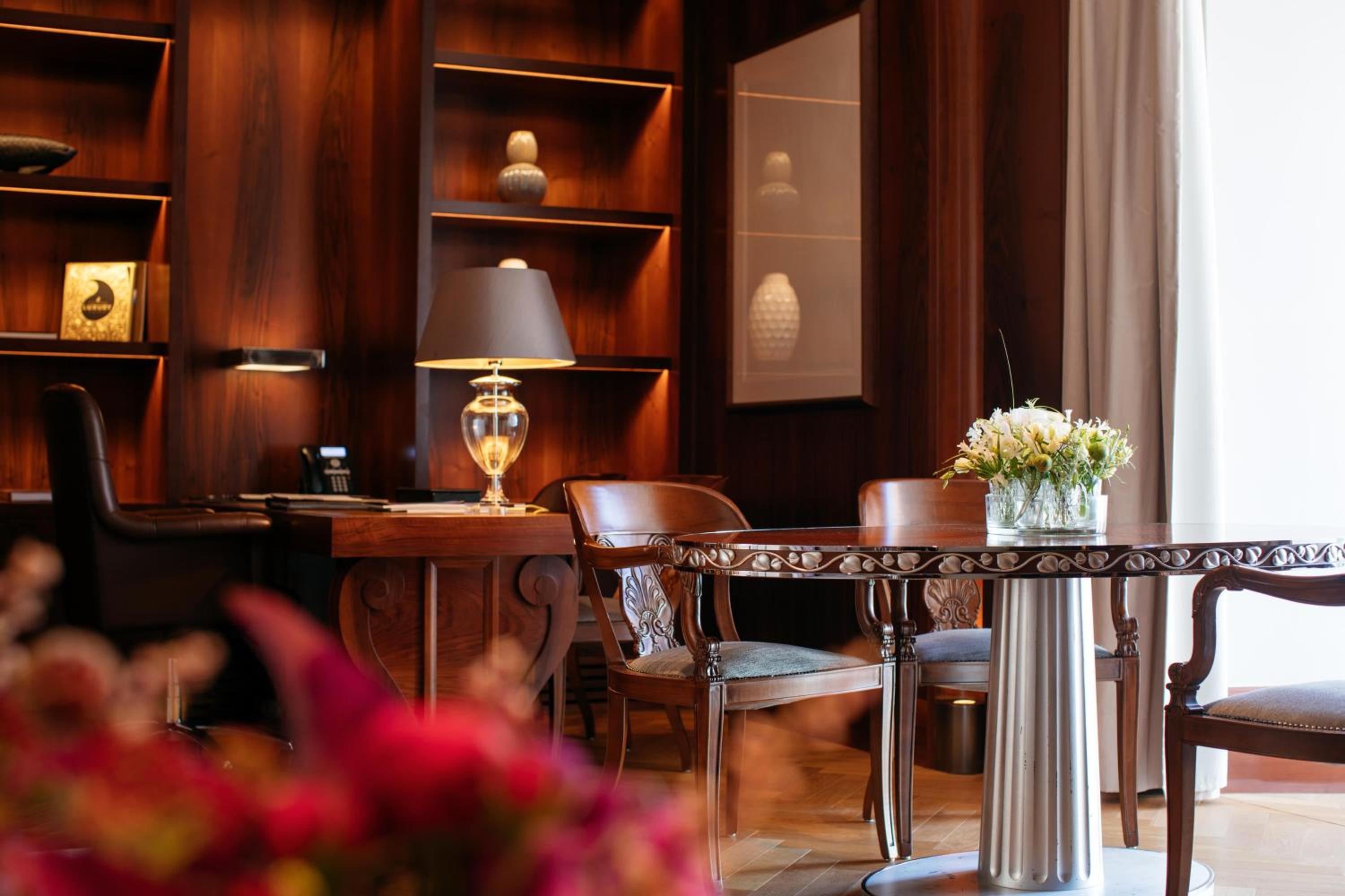 Ambassador Suite photo 3