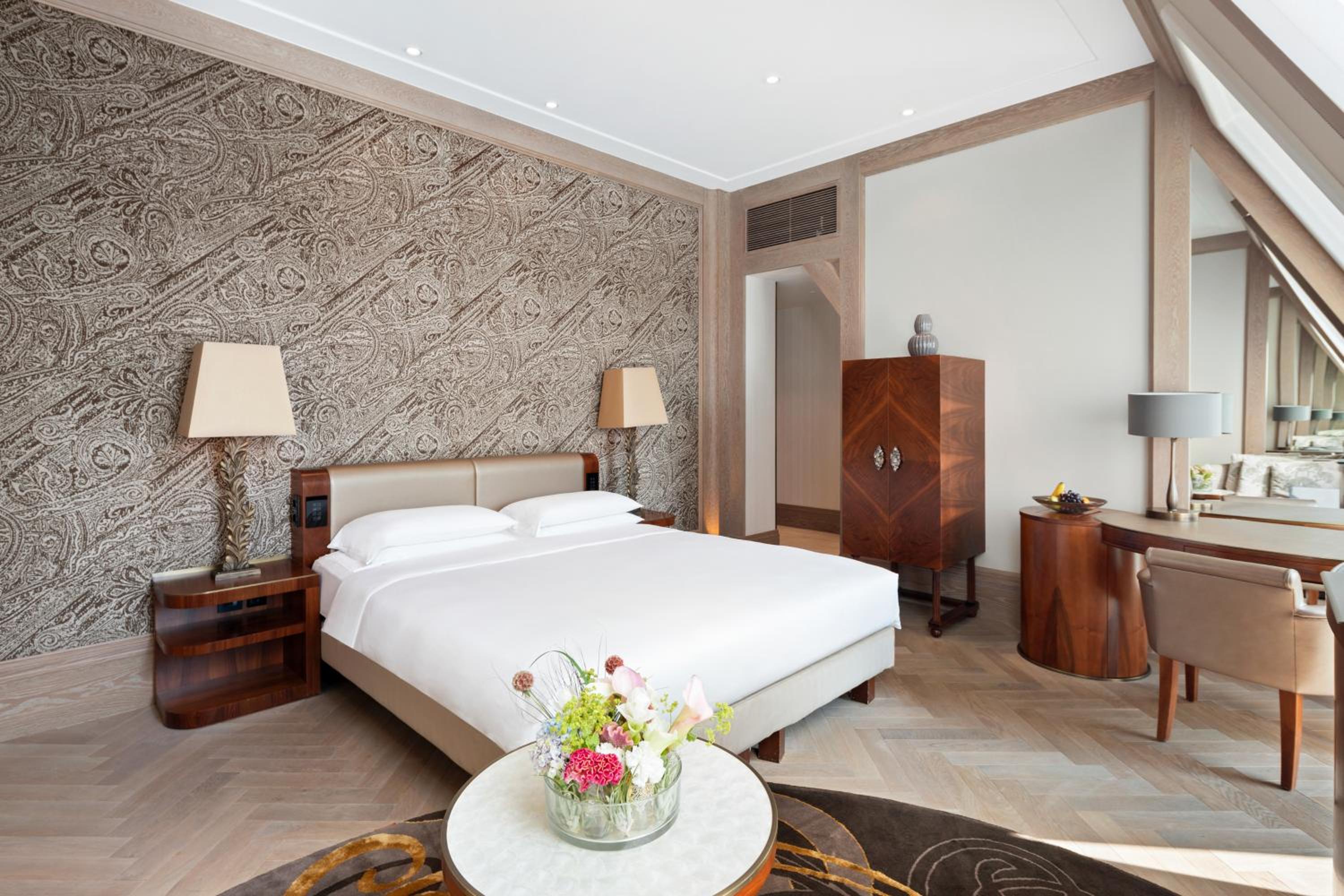 Deluxe King Room photo 3
