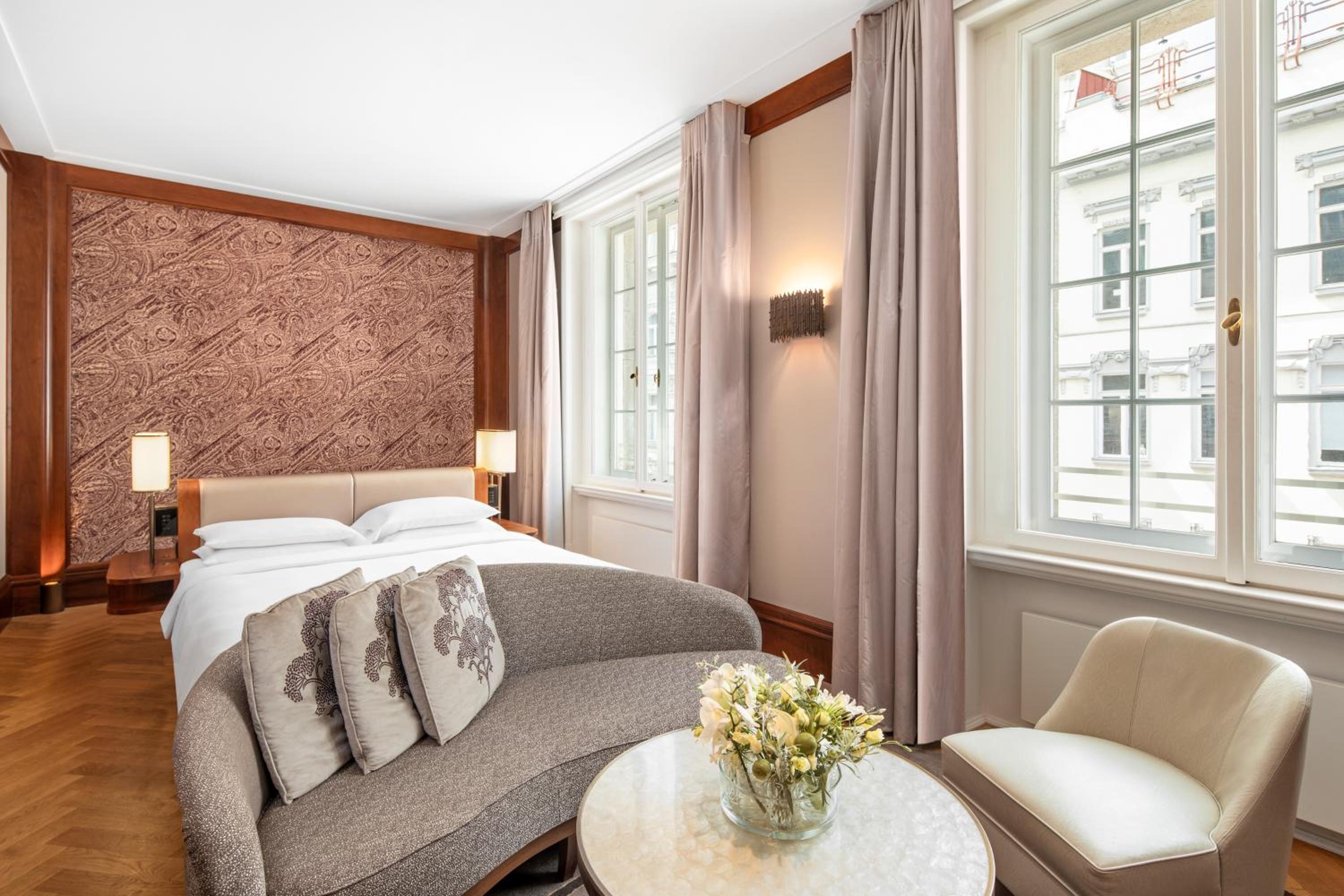 Deluxe King Room with View photo 3