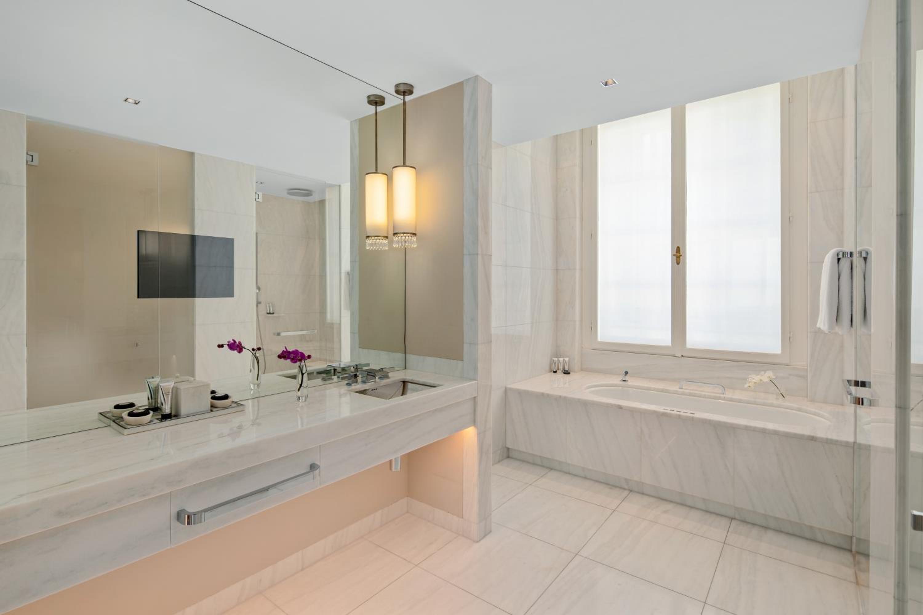 Suite with View photo 3
