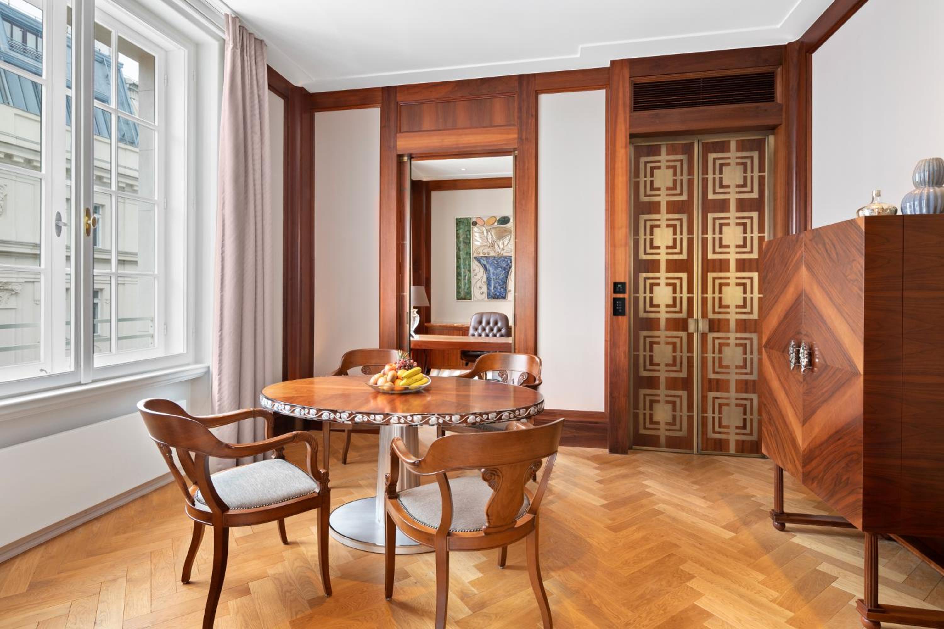 Diplomat Suite photo 3