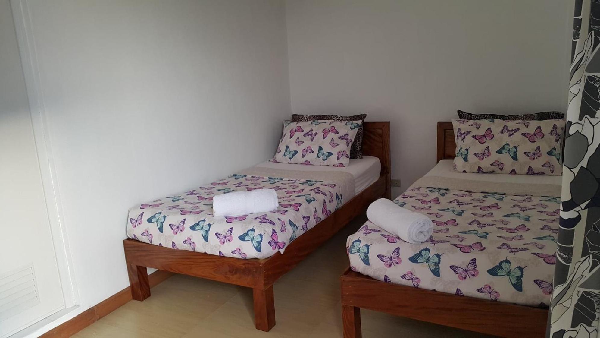 Twin Room with Private Bathroom - Photo 5