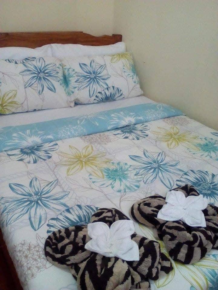Double Room with Shared Bathroom photo 1