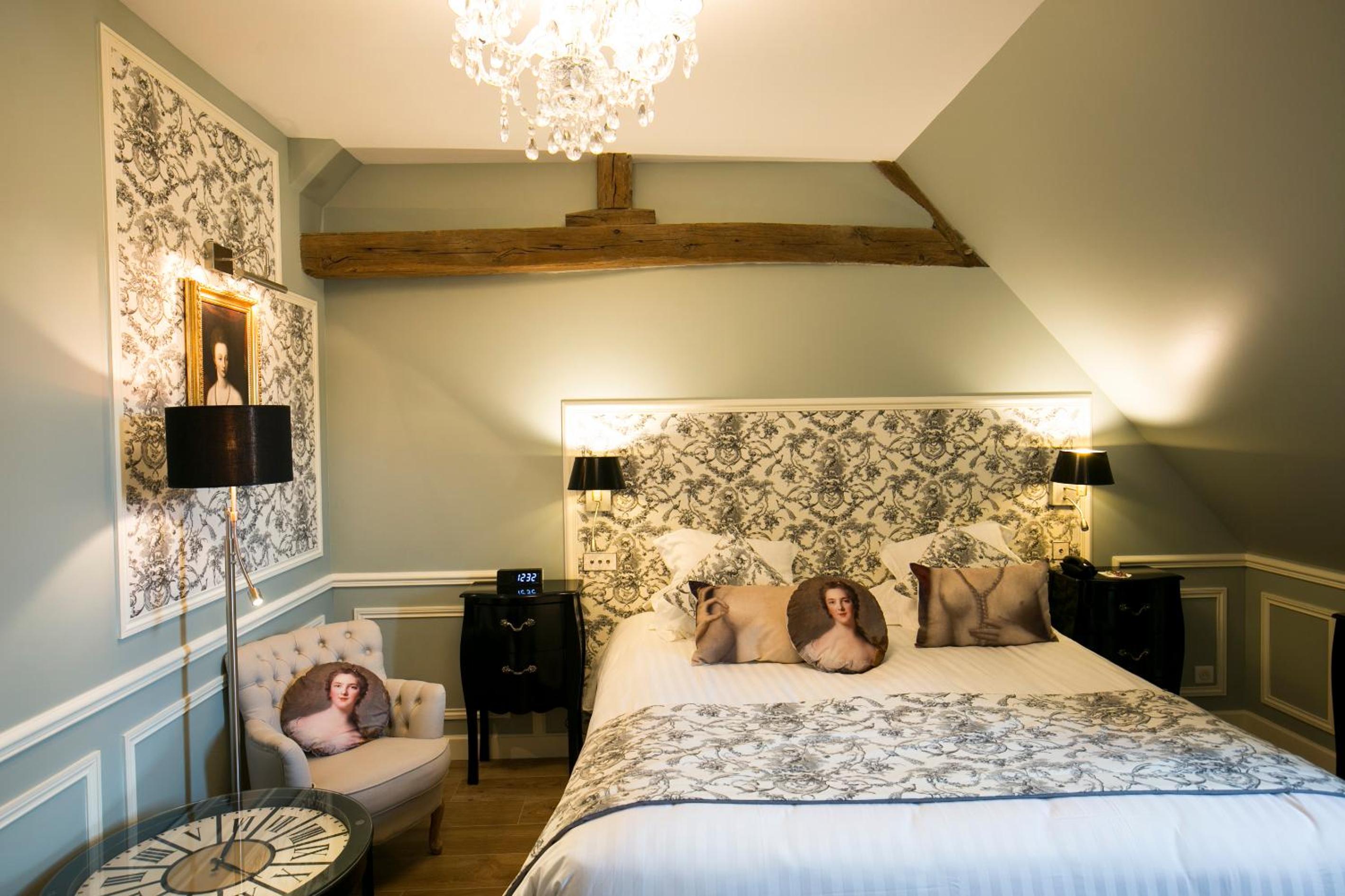 Deluxe Queen Room - Non-Smoking - Photo 9
