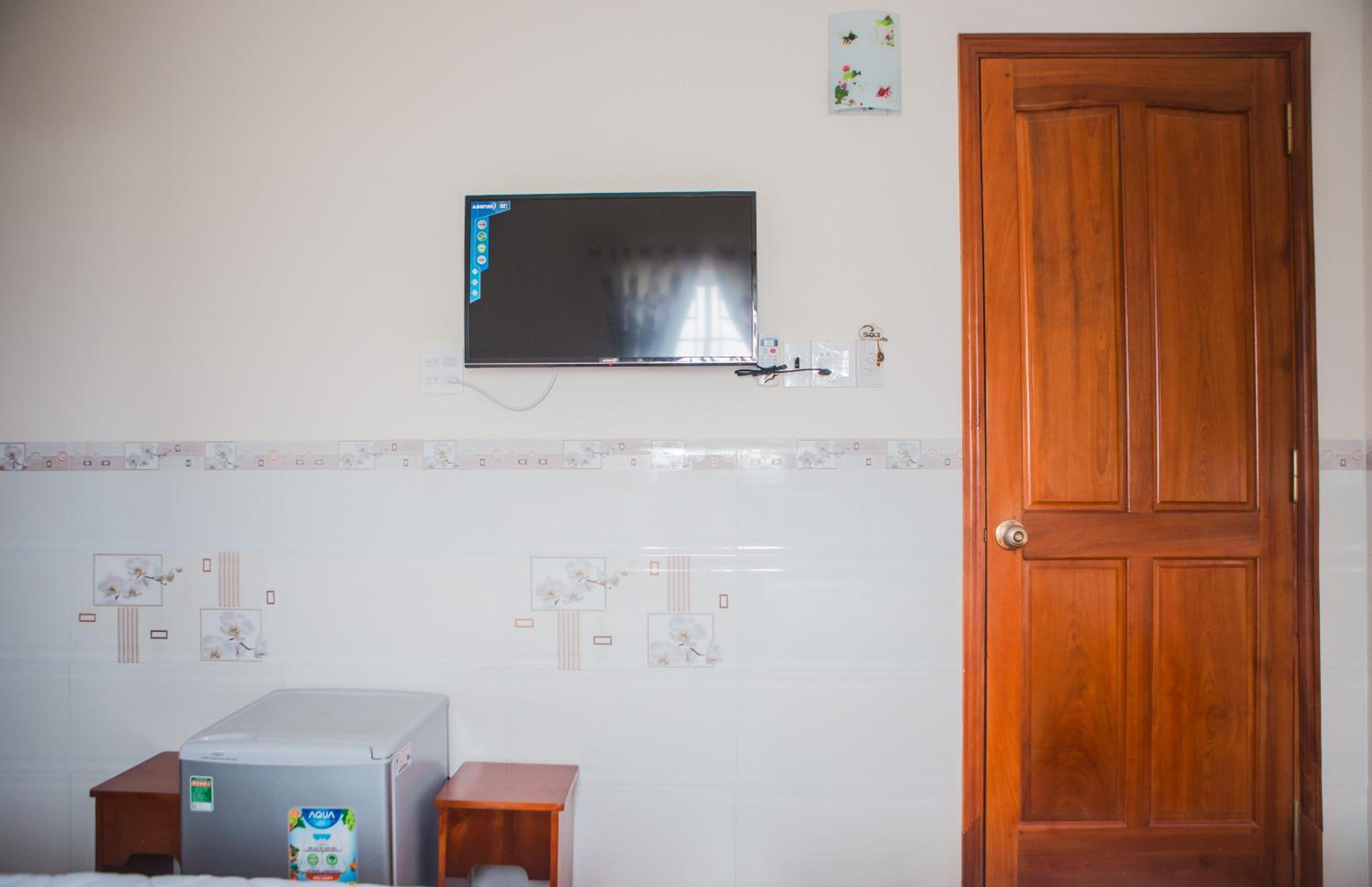 Double or Twin Room with Side Sea View photo 1