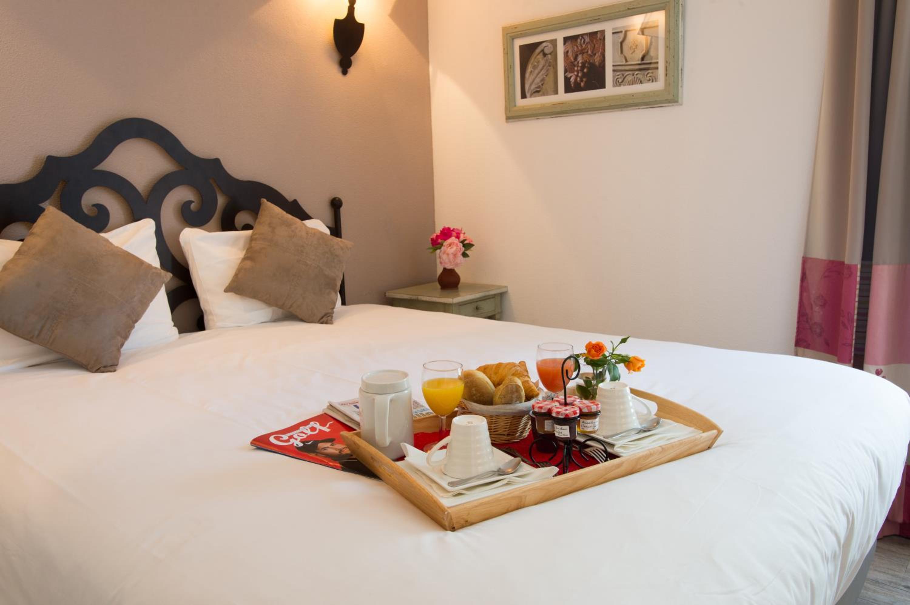 Standard Twin Room - Photo 4