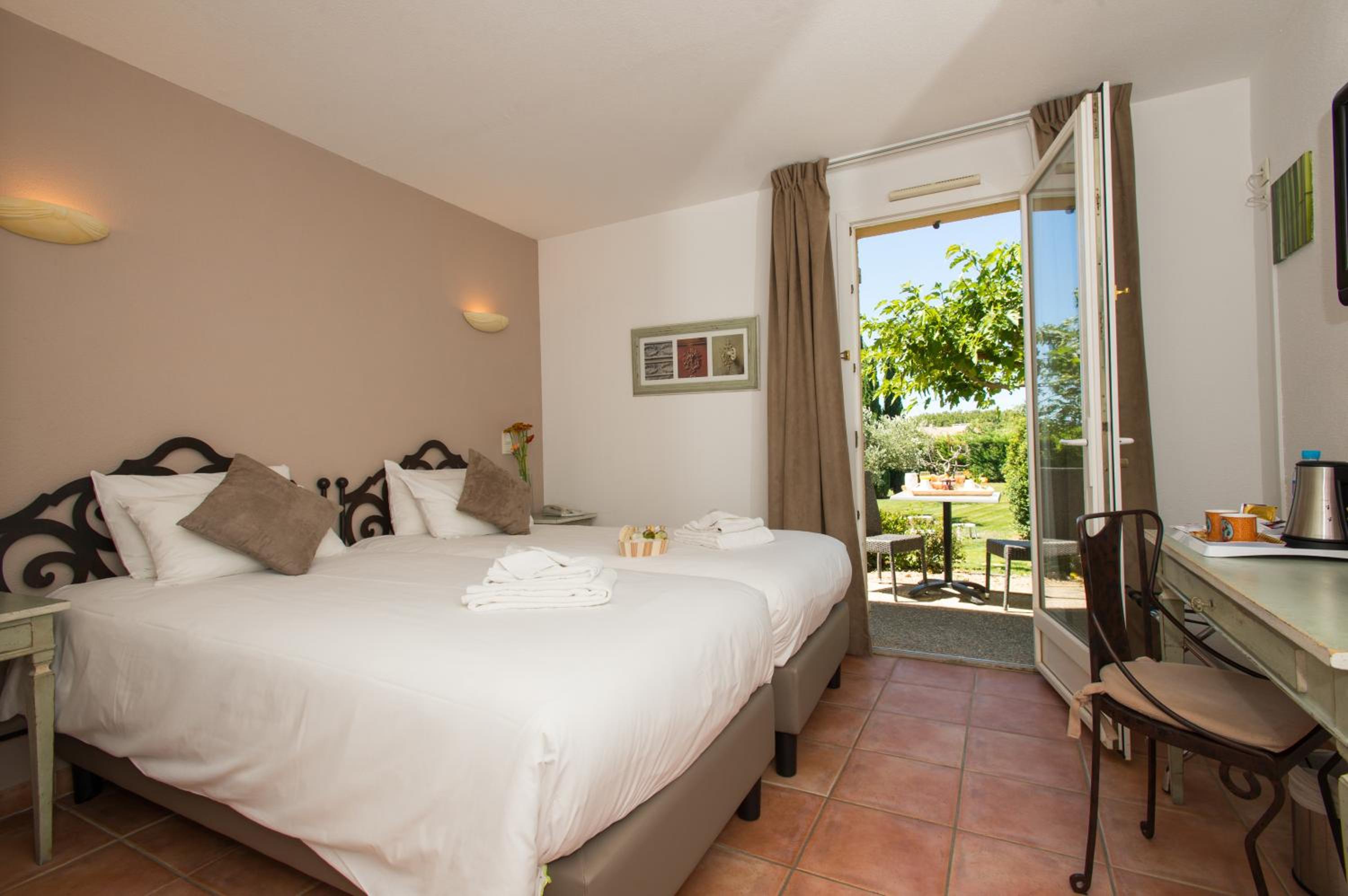 Prestige Twin Room - Photo 1
