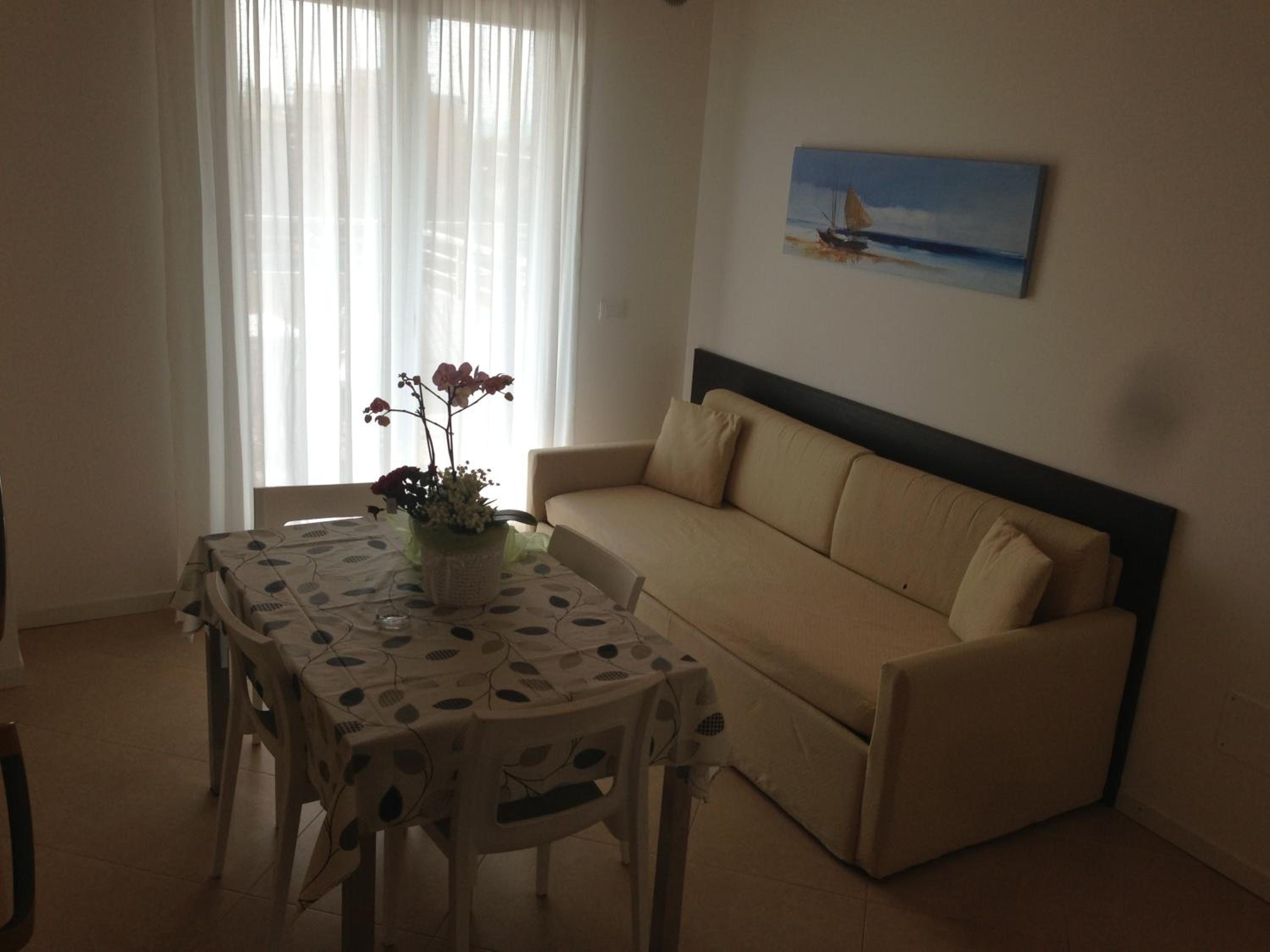 One-Bedroom Apartment - Photo 4