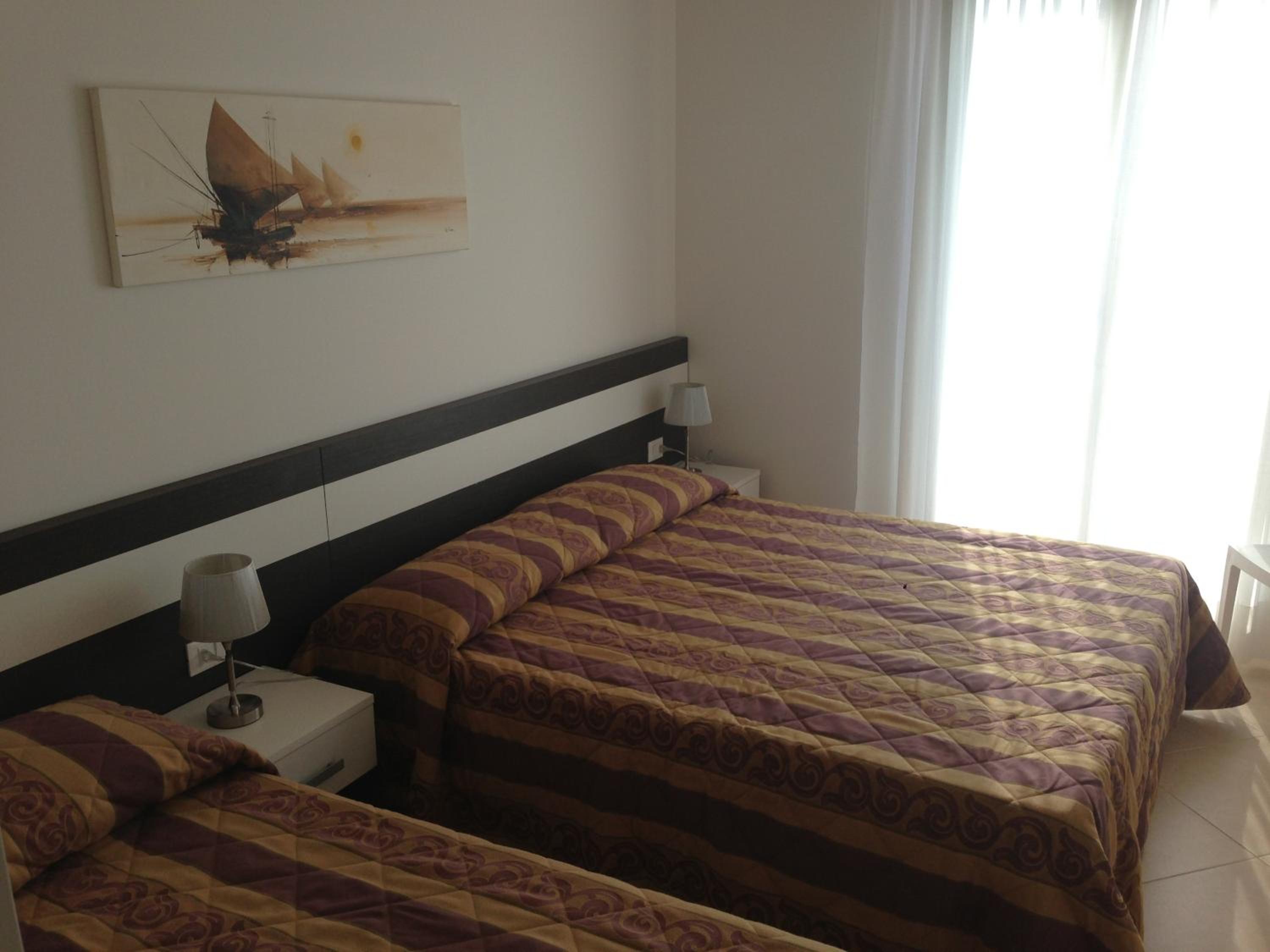 Two-Bedroom Apartment (6 Adults) - Photo 9
