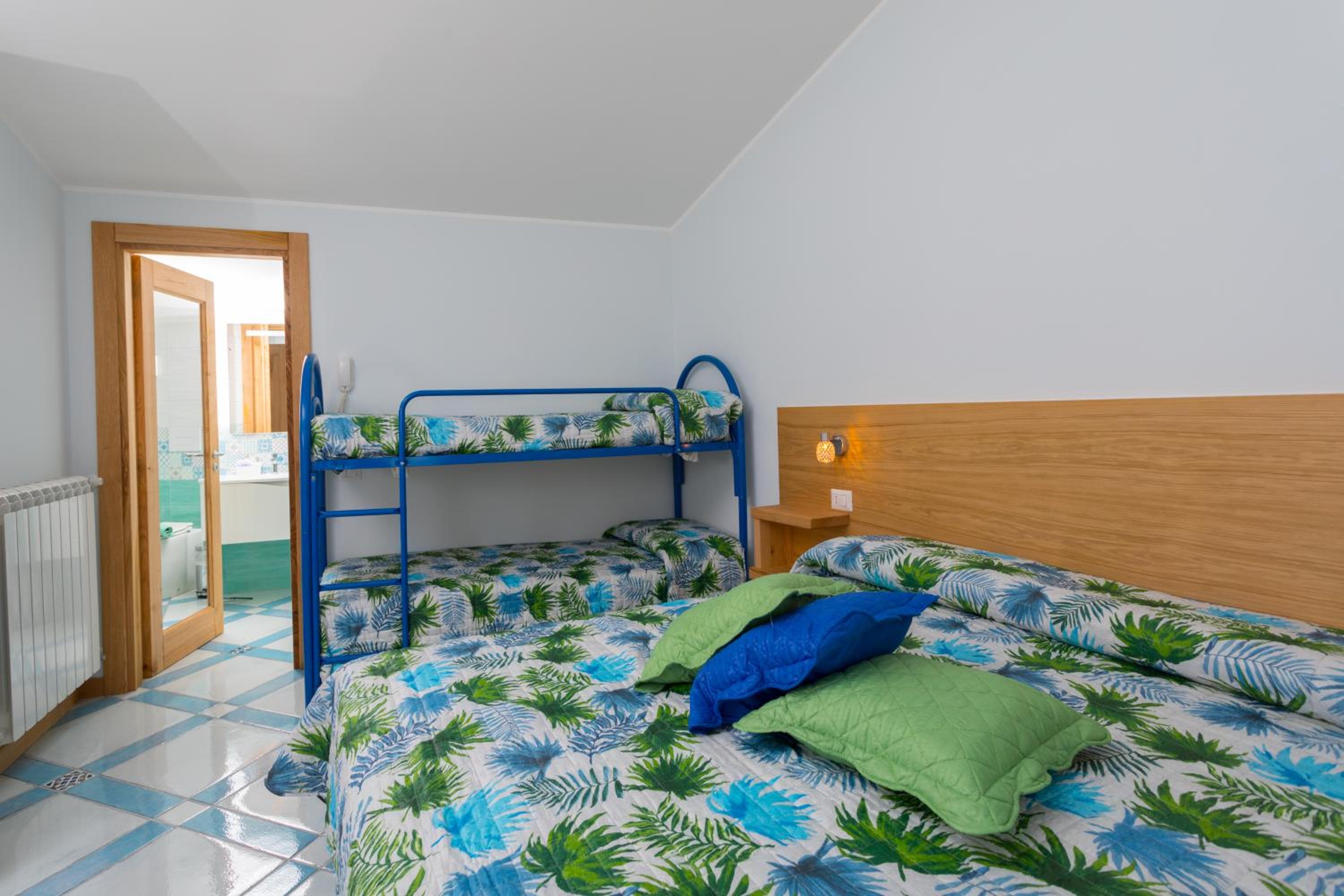 Quadruple Room with Sea View photo 3