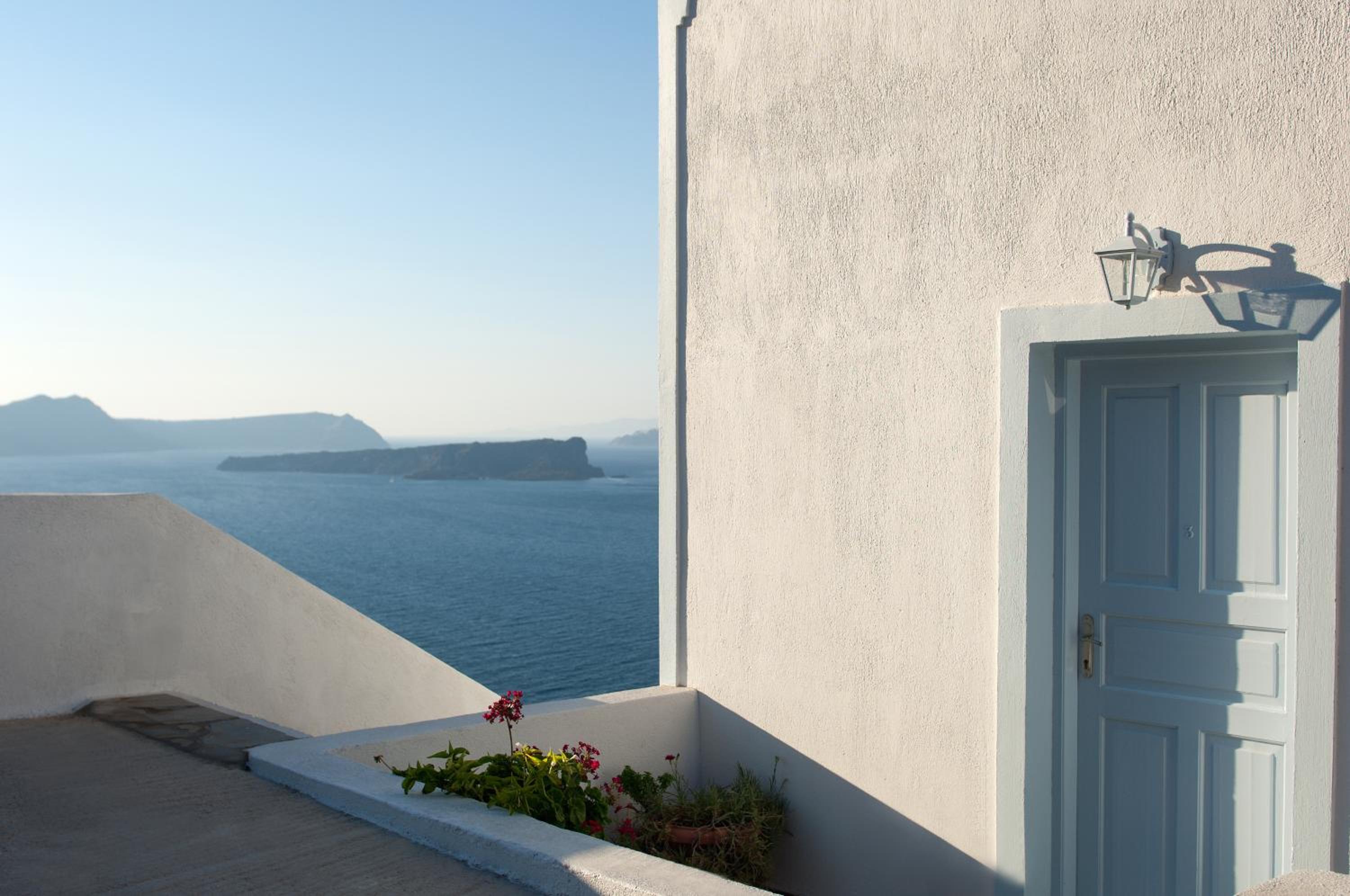 Superior Double Room with Balcony and Caldera View photo 3
