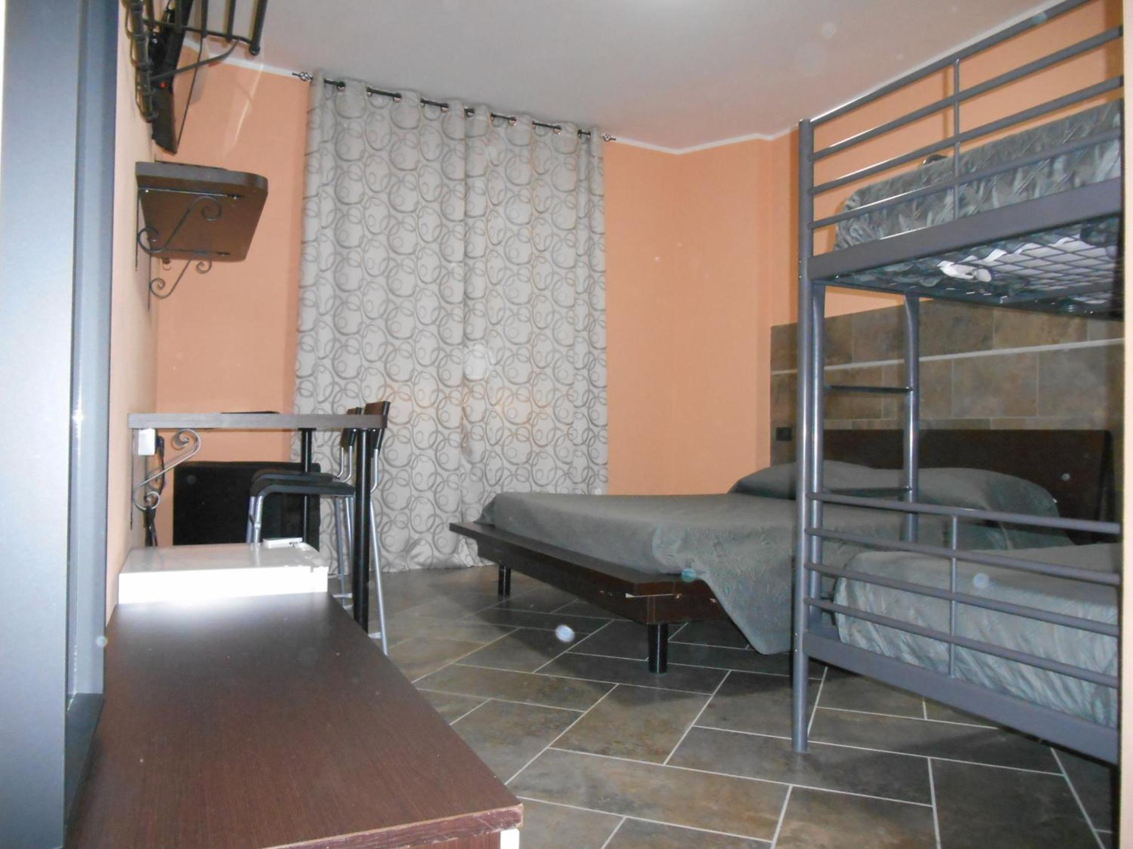 Quadruple Room - Photo 4