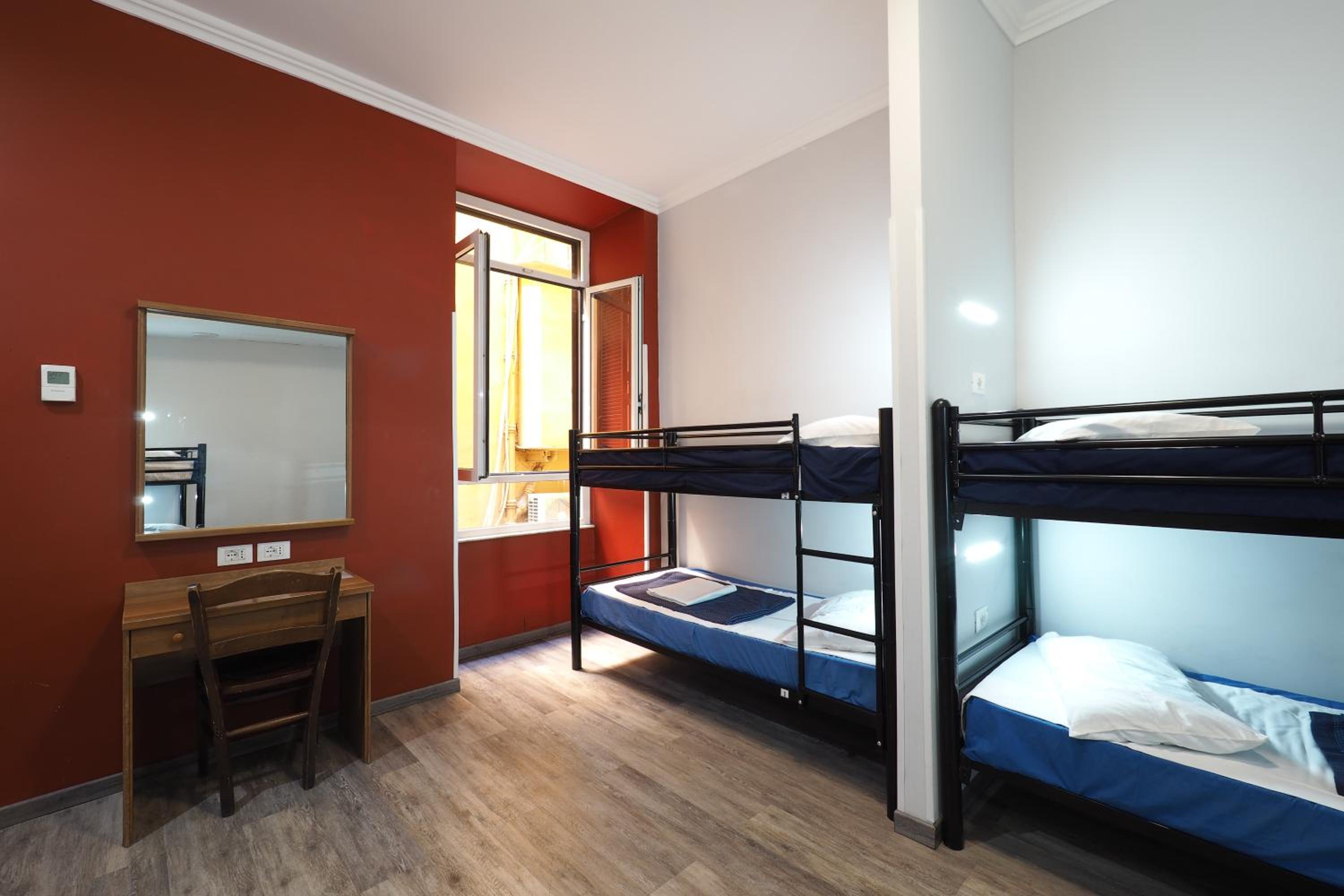 Bed in 6-Bed Dormitory Room photo 1