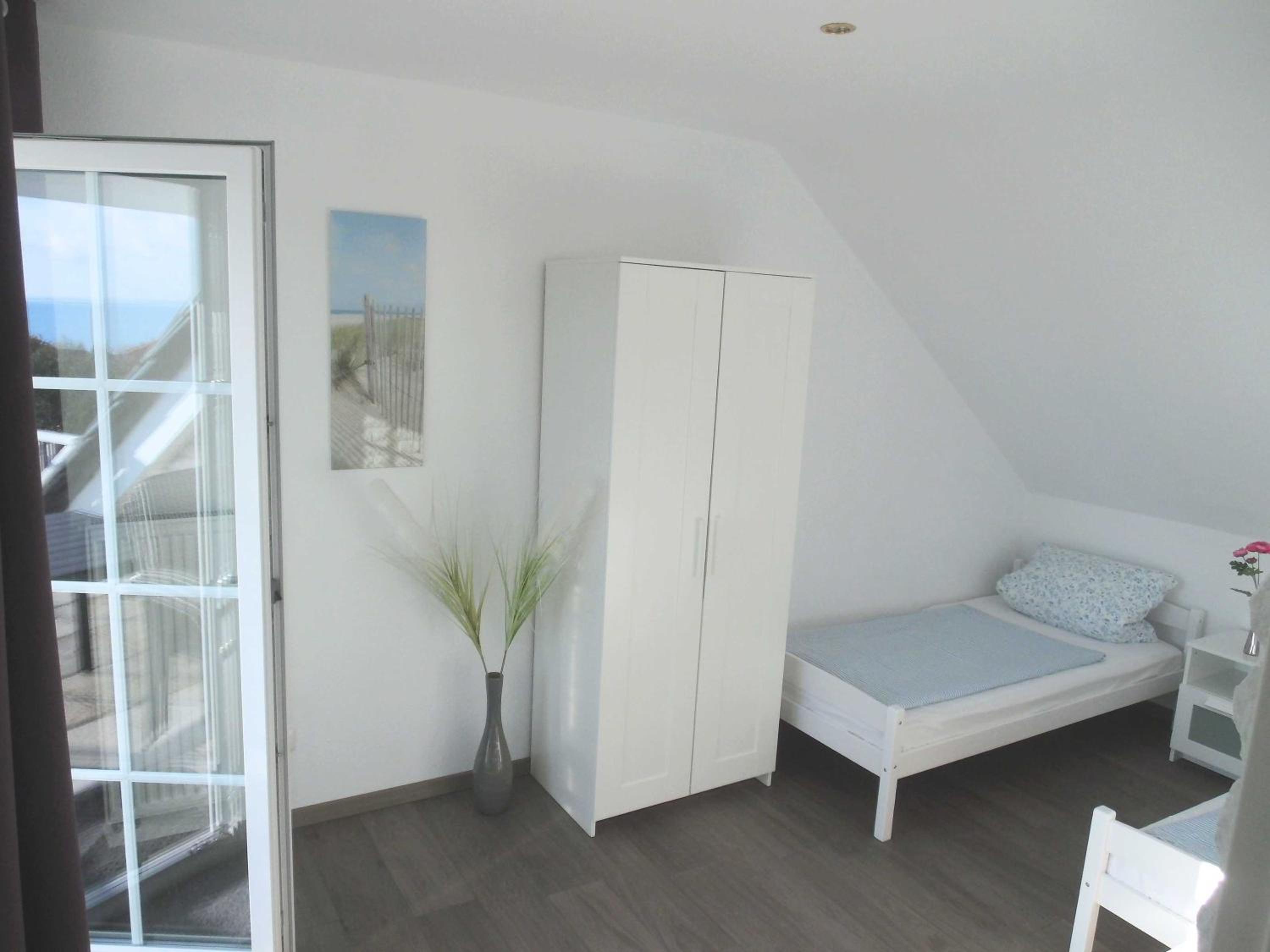 Two-Bedroom Apartment with Balcony photo 3