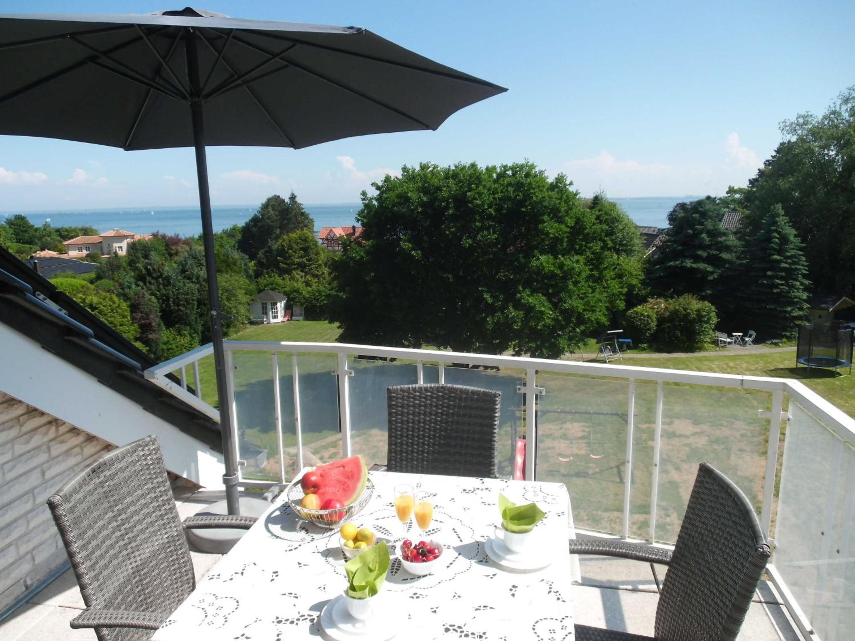 Two-Bedroom Apartment with Balcony photo 2