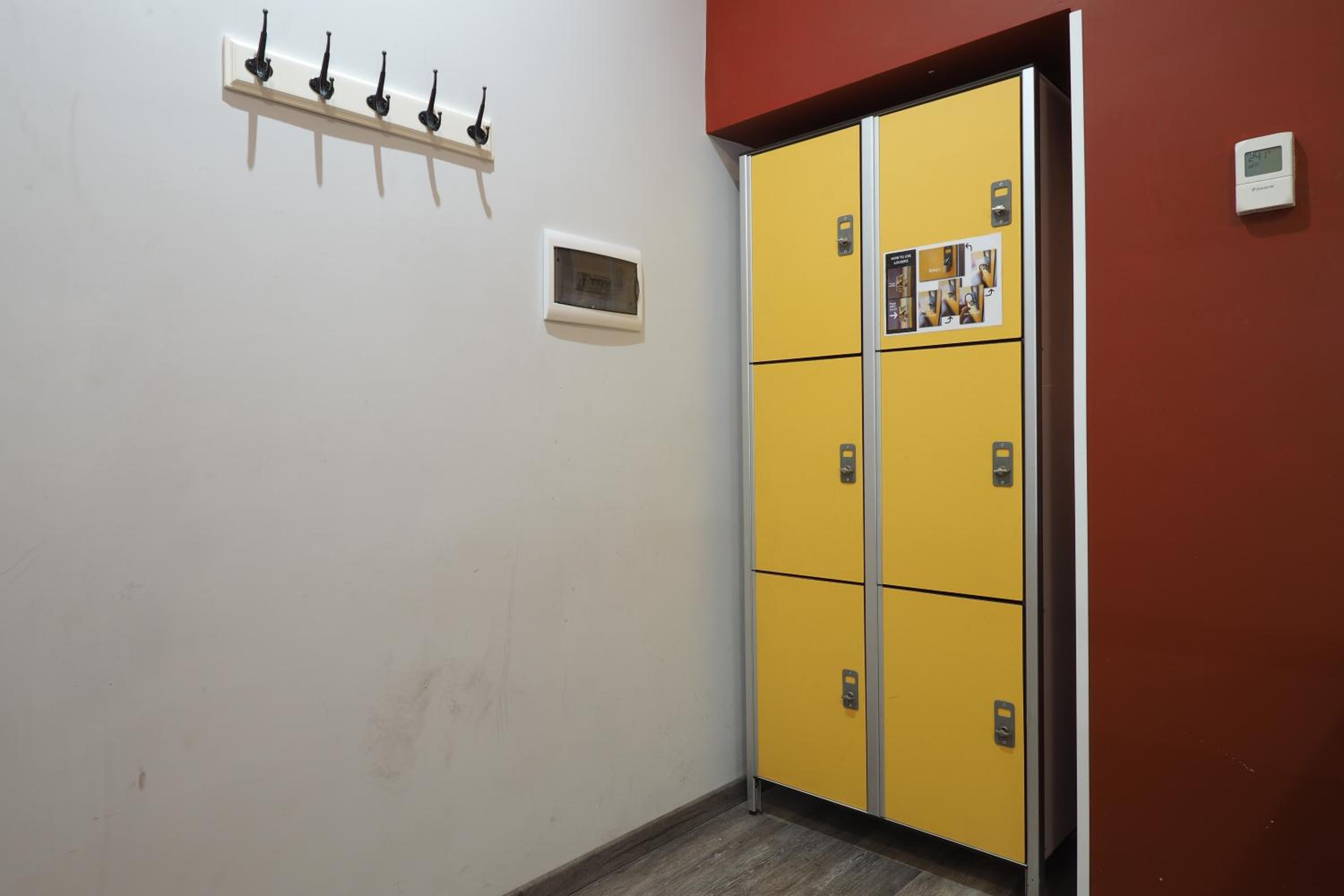Bed in 6-Bed Dormitory Room photo 2