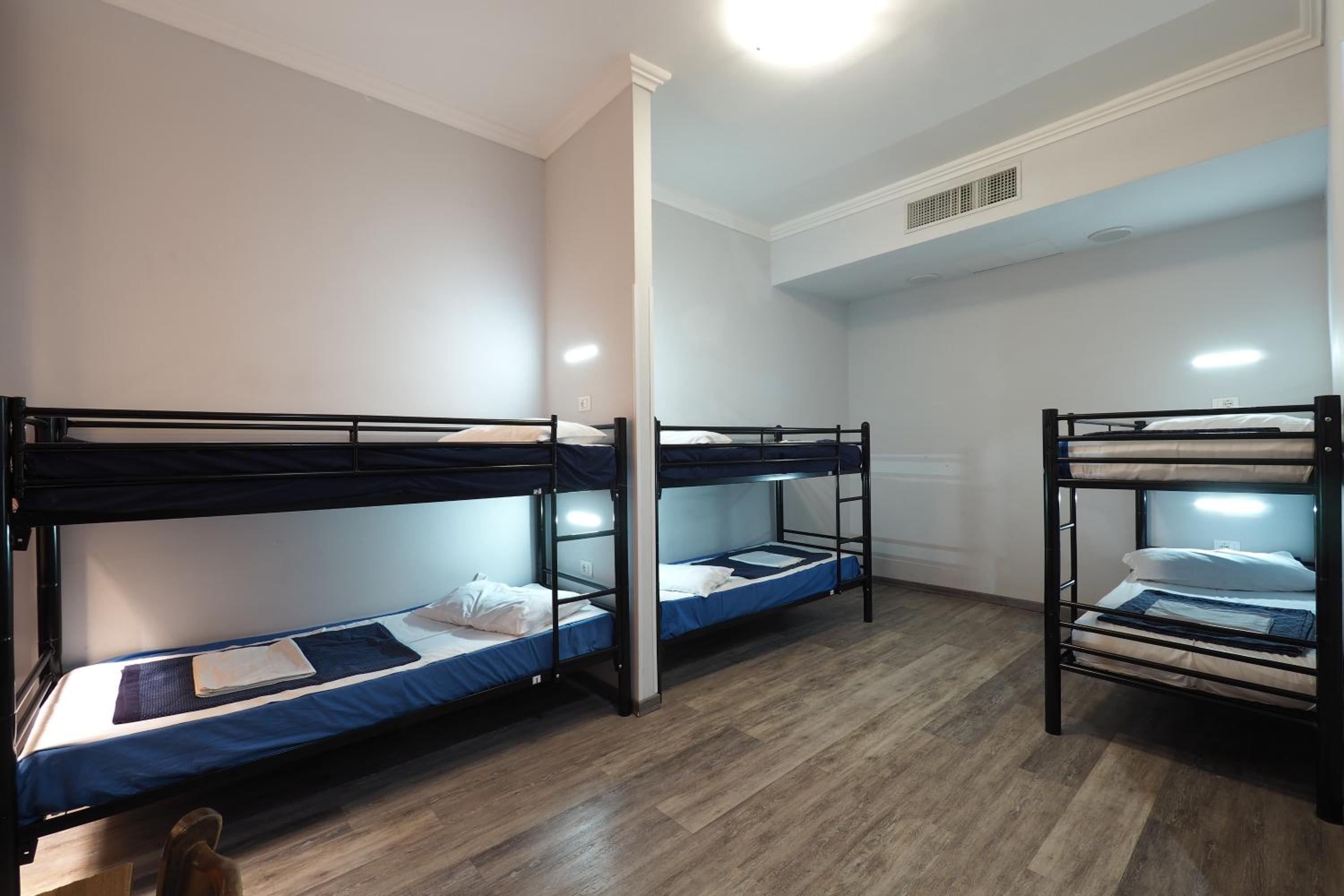 Bed in 6-Bed Dormitory Room photo 3
