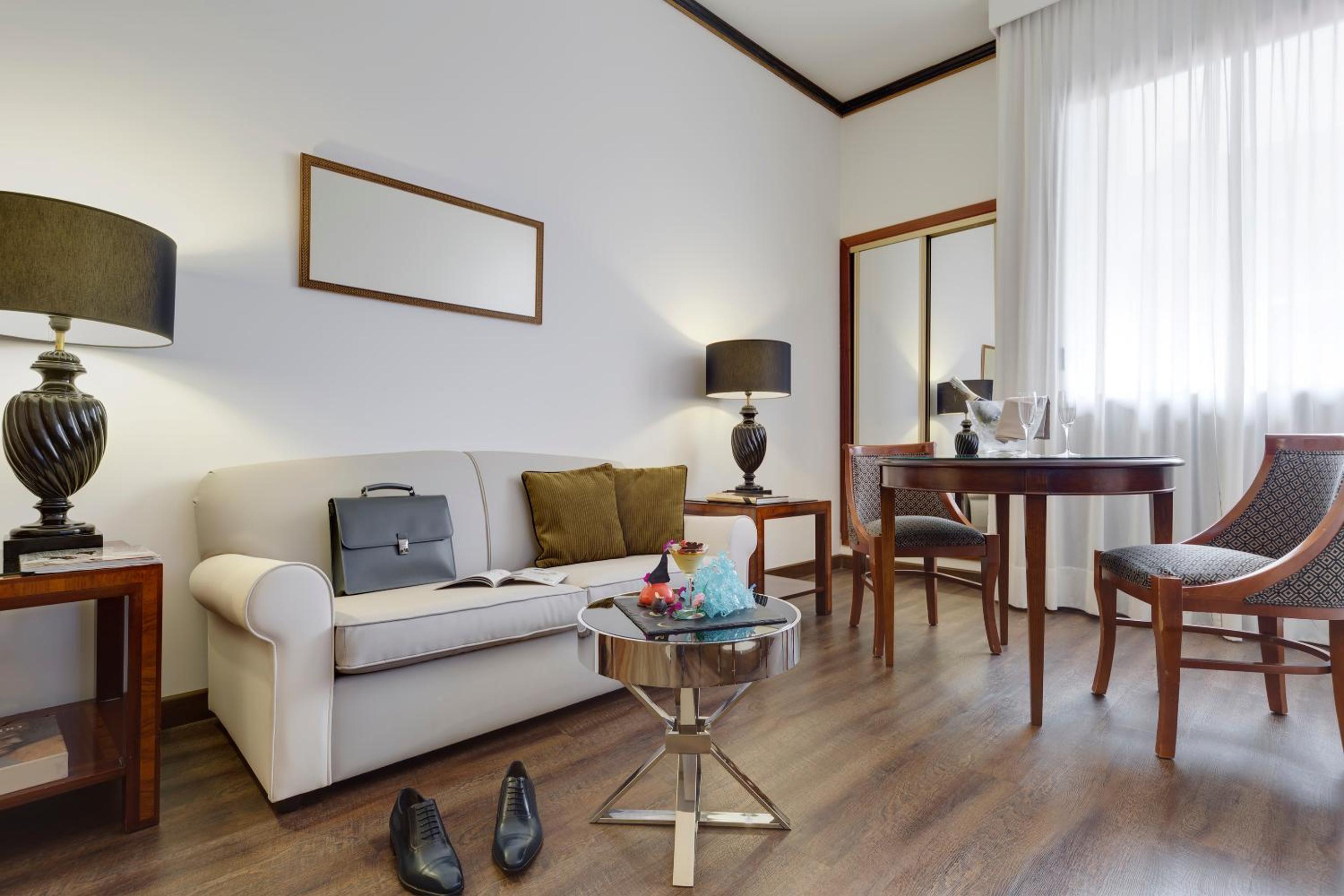 The Level Business Suite and Lounge Access