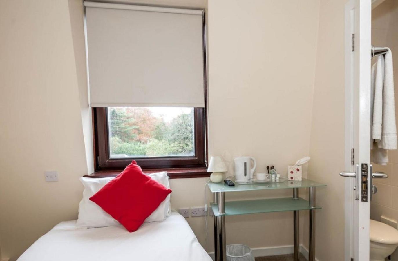 Single Room - Photo 1