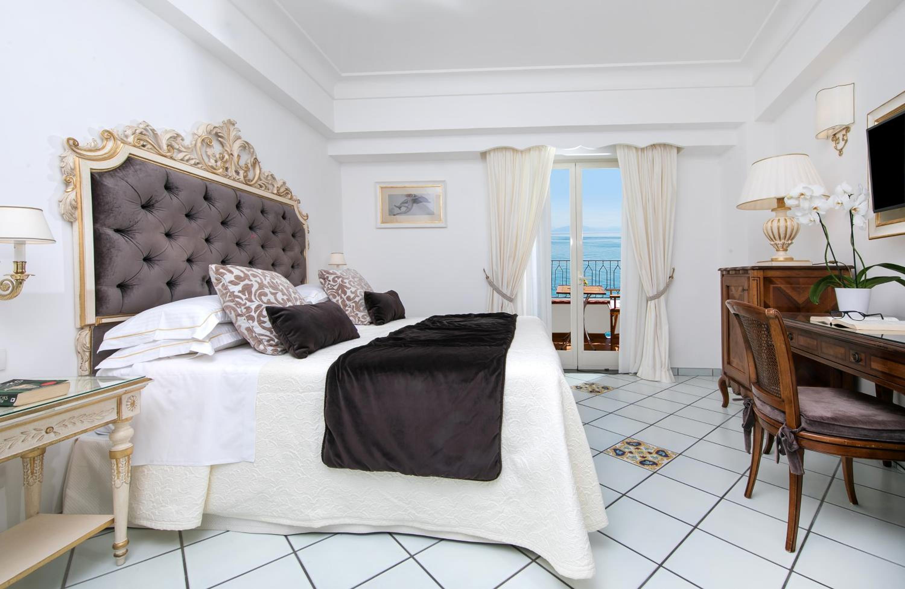 Deluxe Double Room with Balcony and Sea View - Photo 1