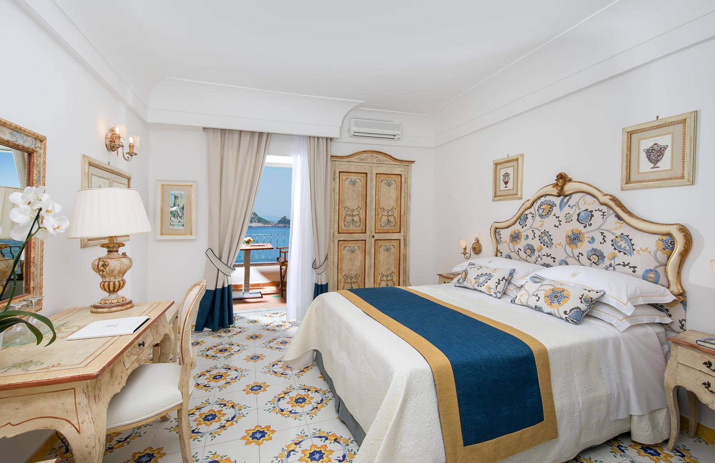 Deluxe Double Room with Balcony and Sea View - Photo 5