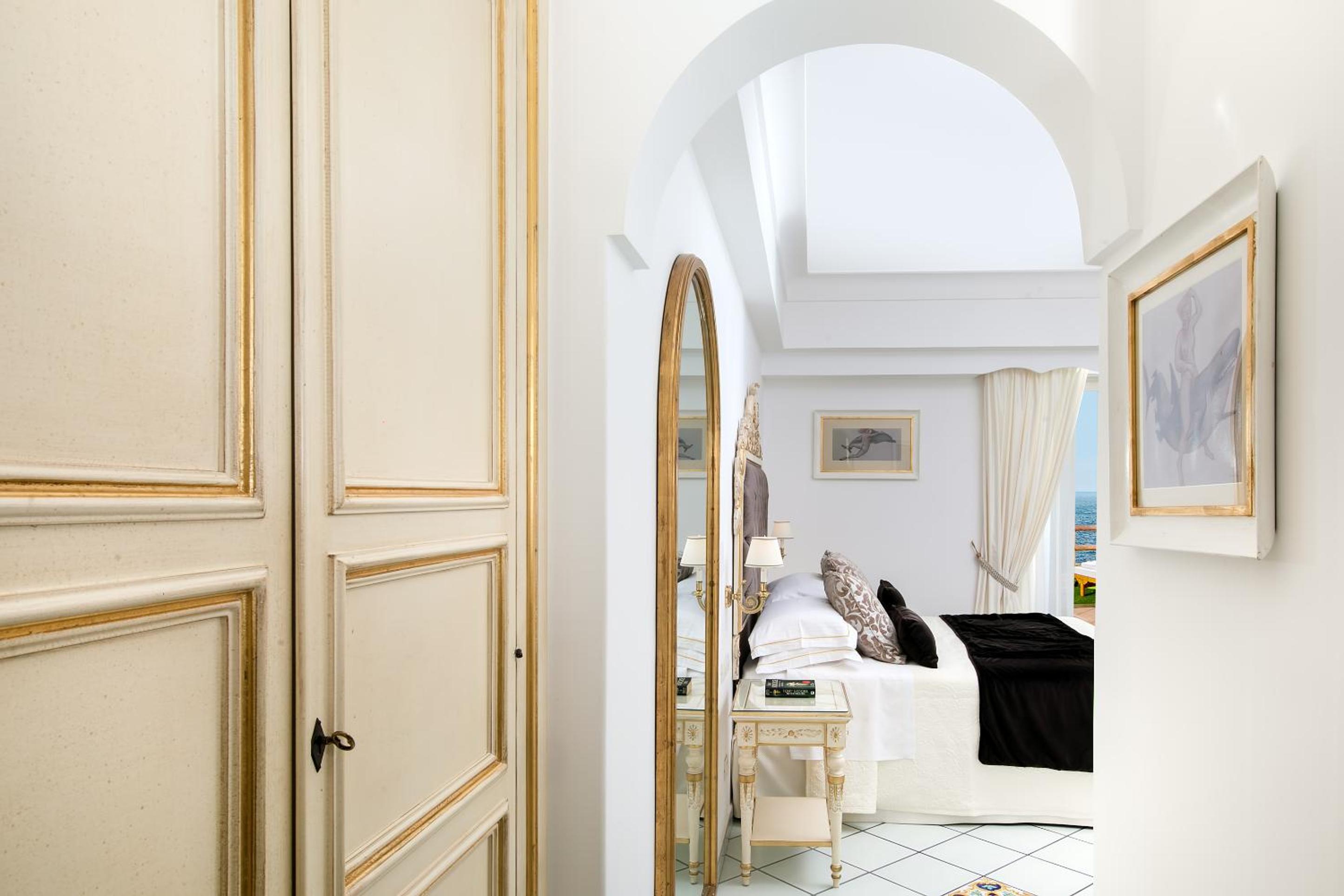 Deluxe Double Room with Balcony and Sea View - Photo 6
