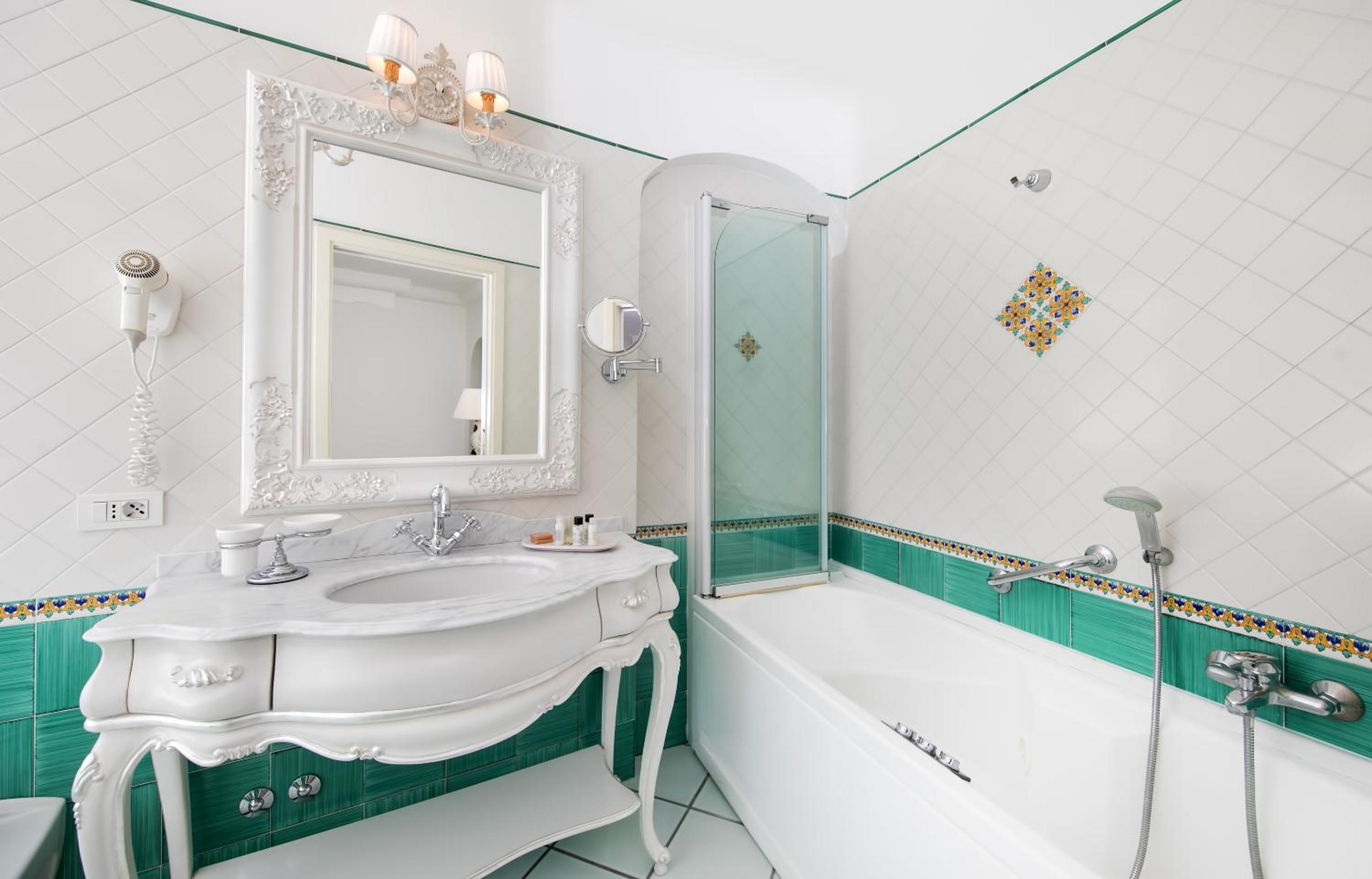 Deluxe Double Room with Terrace and Sea View - Photo 16
