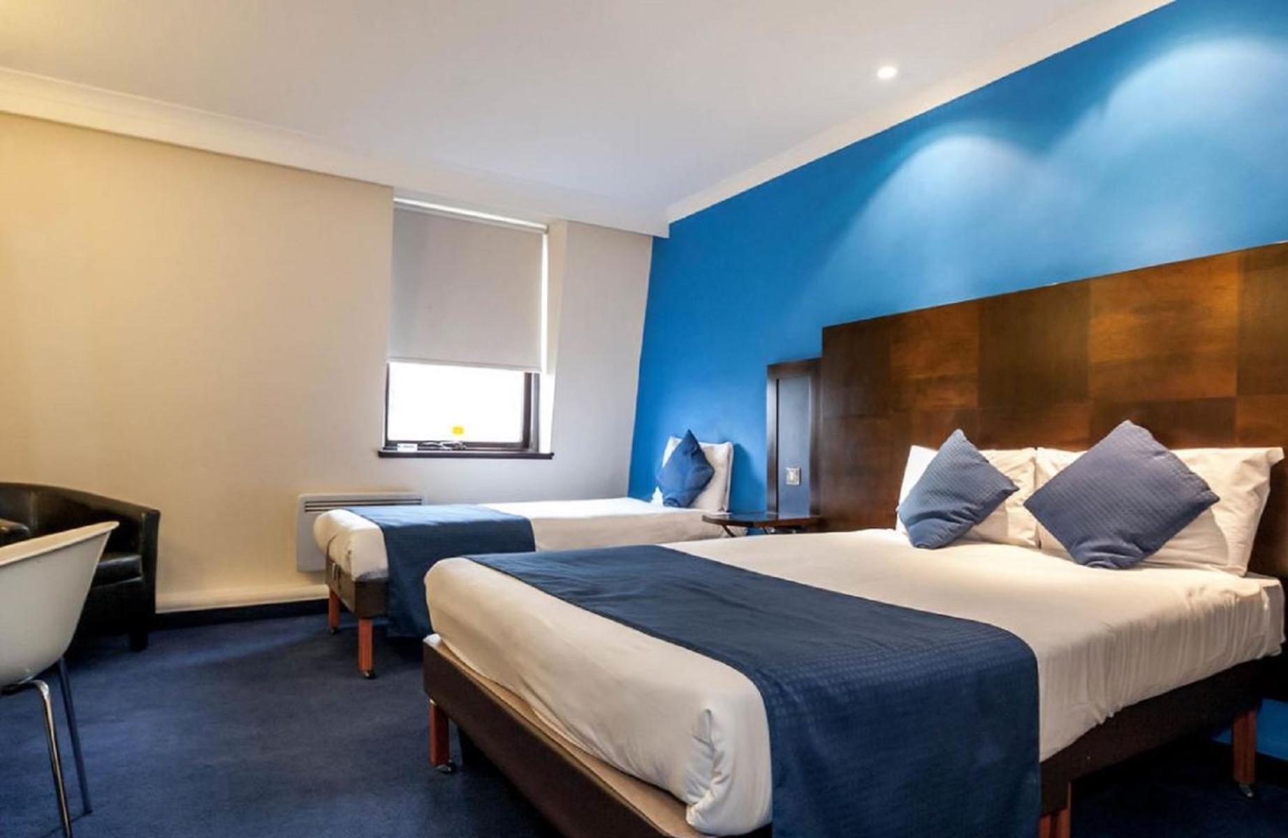 Double or Twin Room - Photo 5