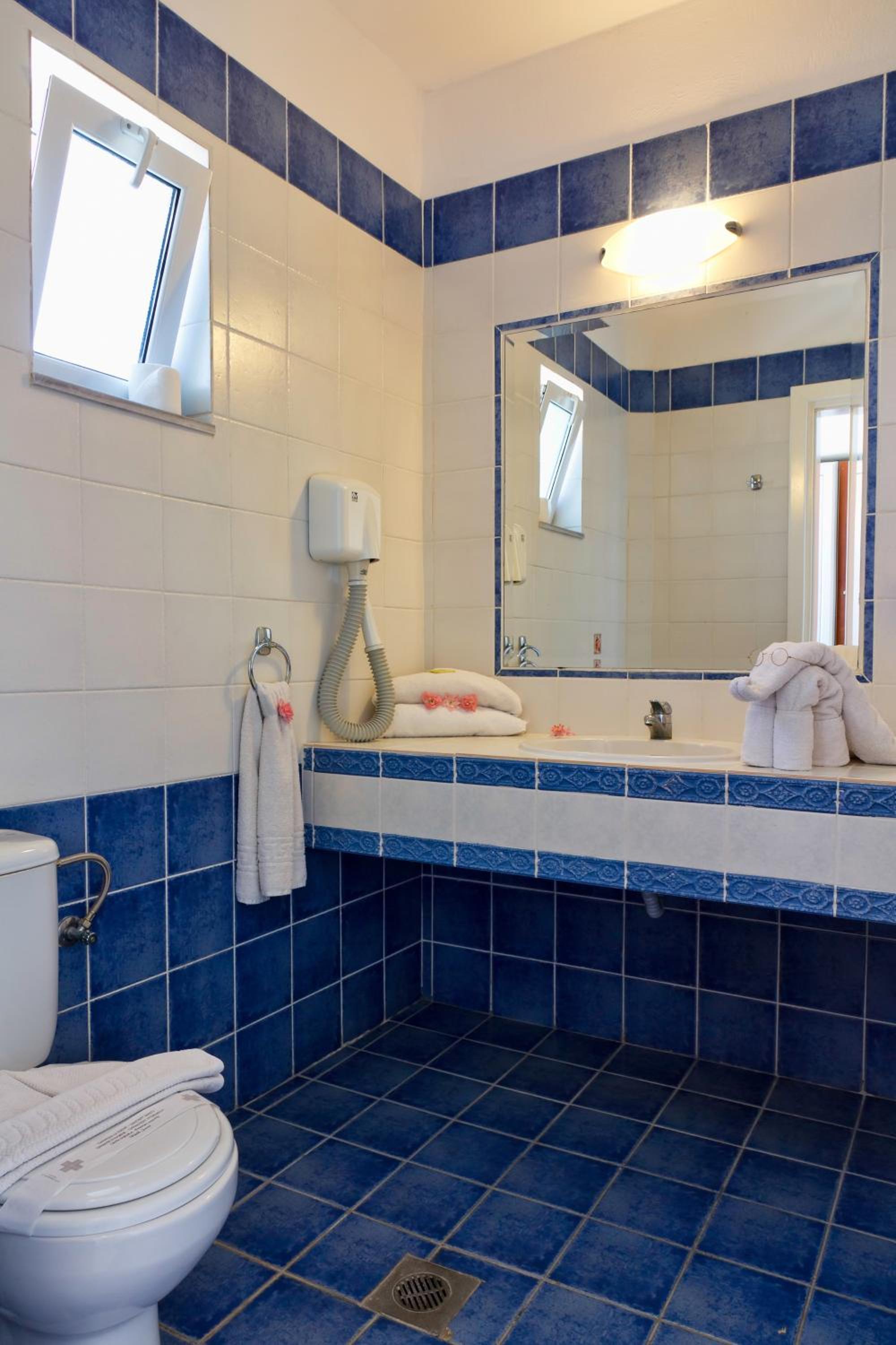 Double Room - Photo 6