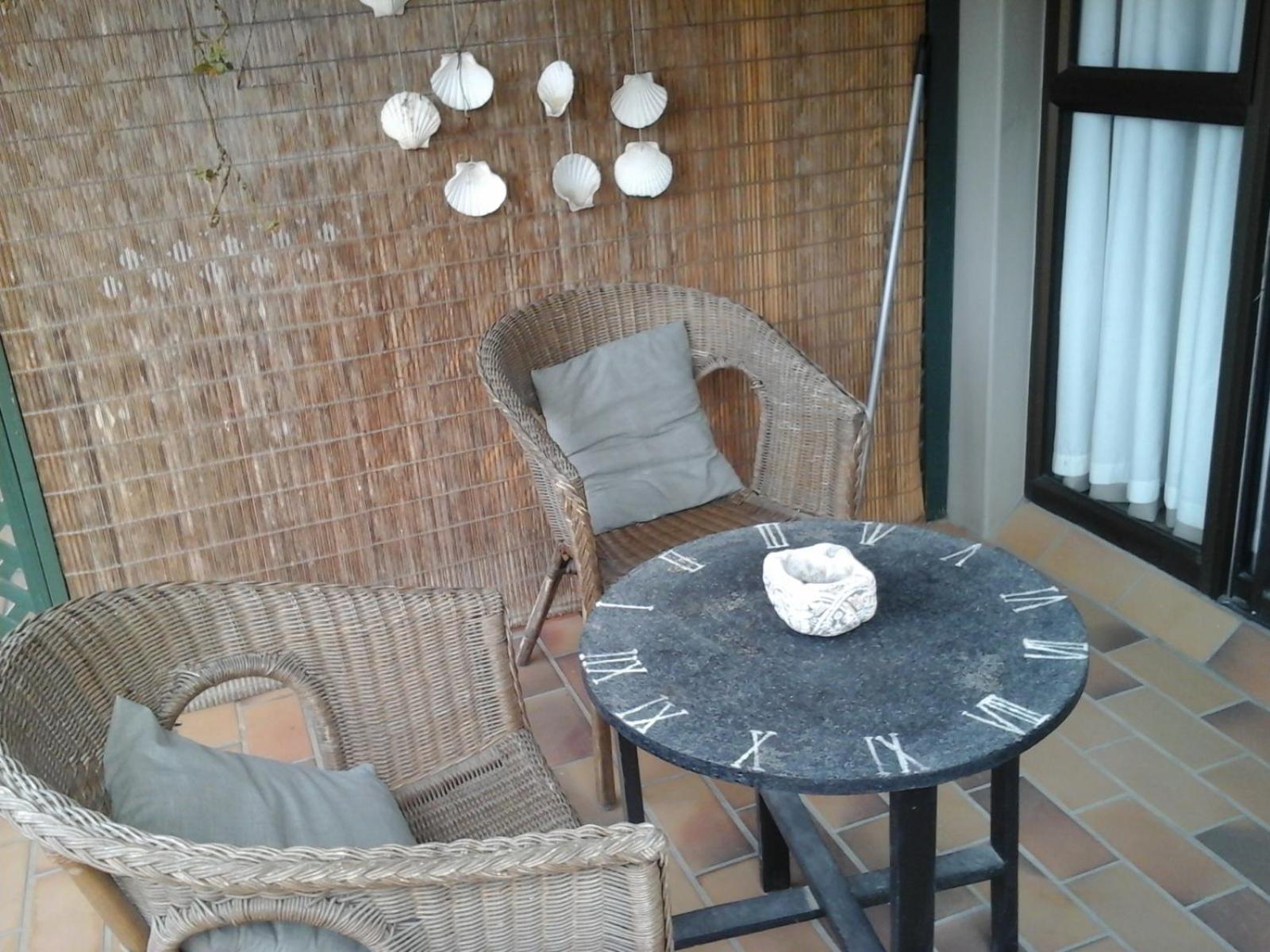 Queen Room with Balcony - Photo 5