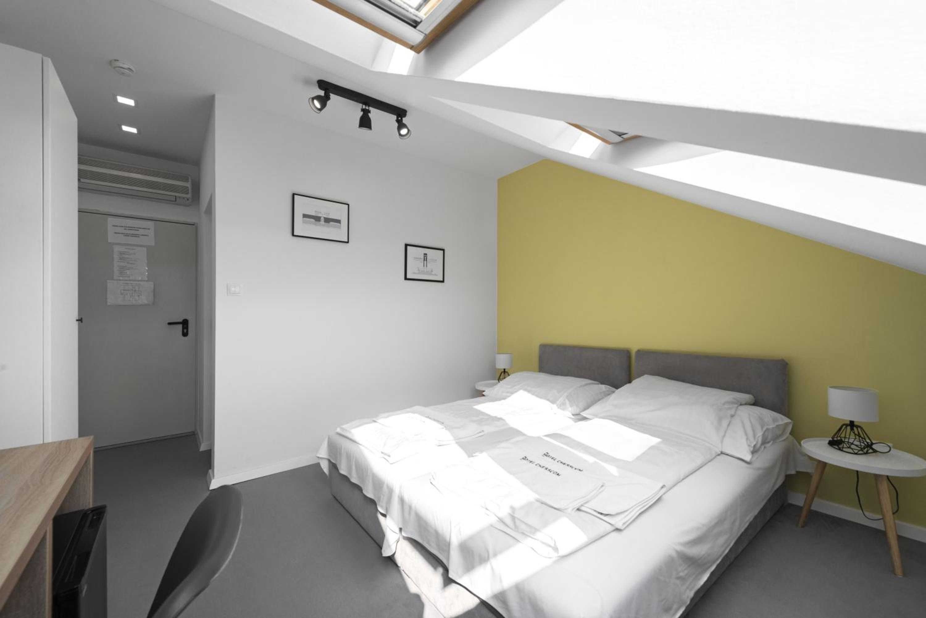 Double or Twin Room - Photo 3