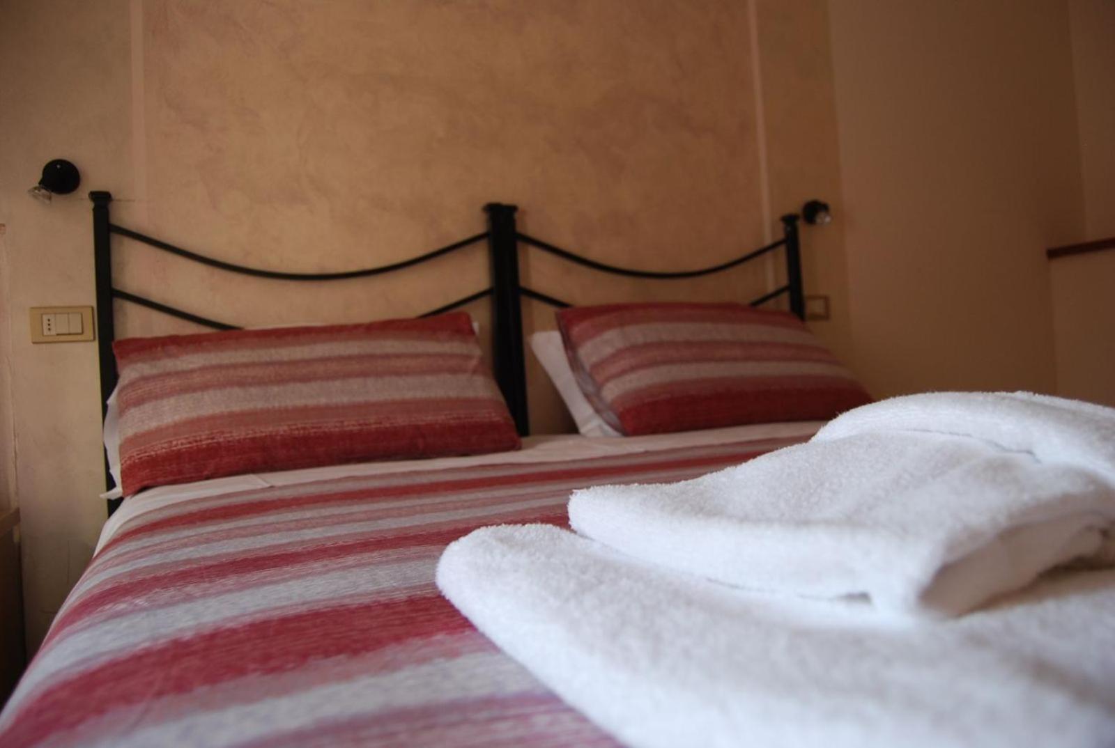 Budget Double Room photo 3